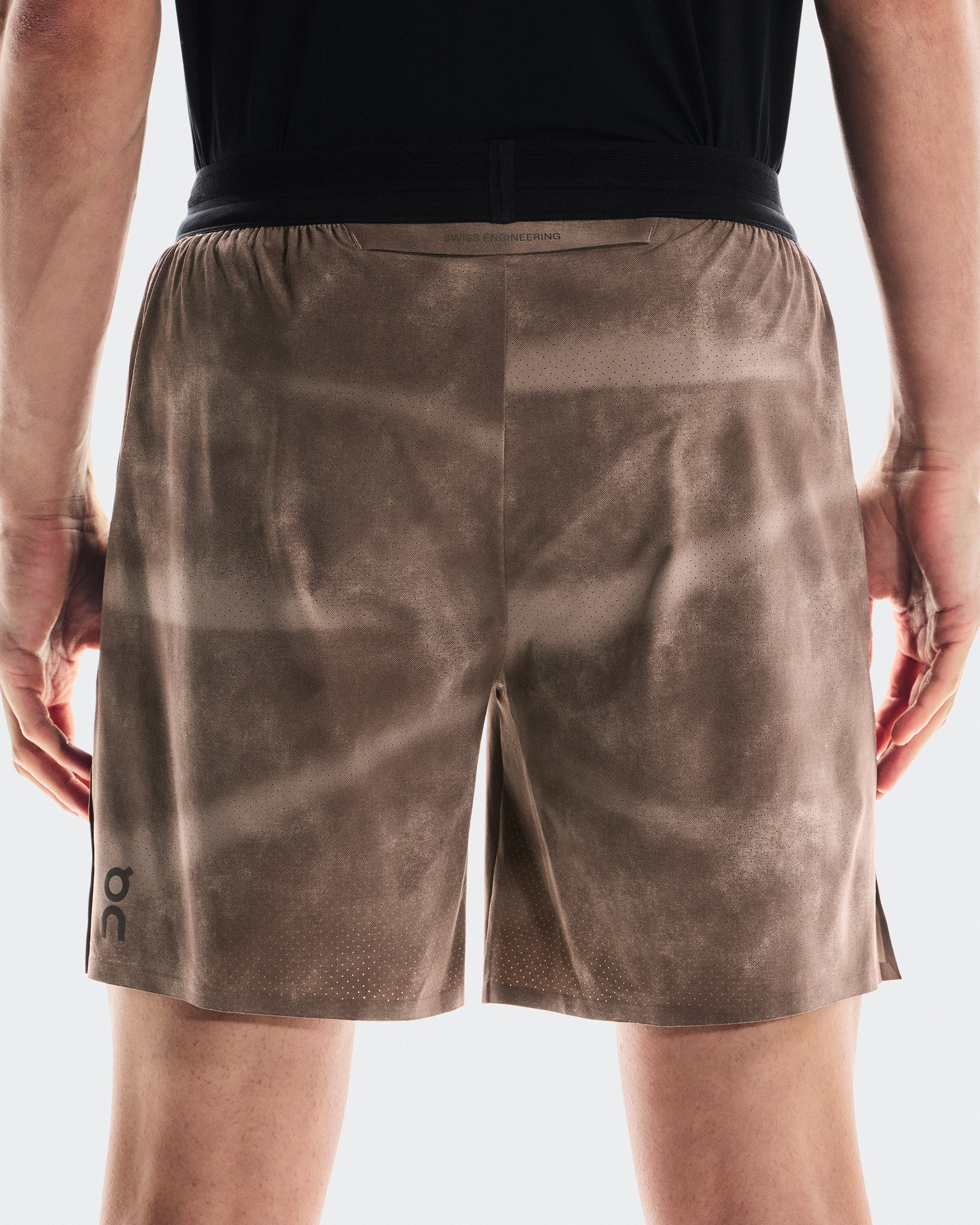 On 7" Performance Shorts AOP Cinder