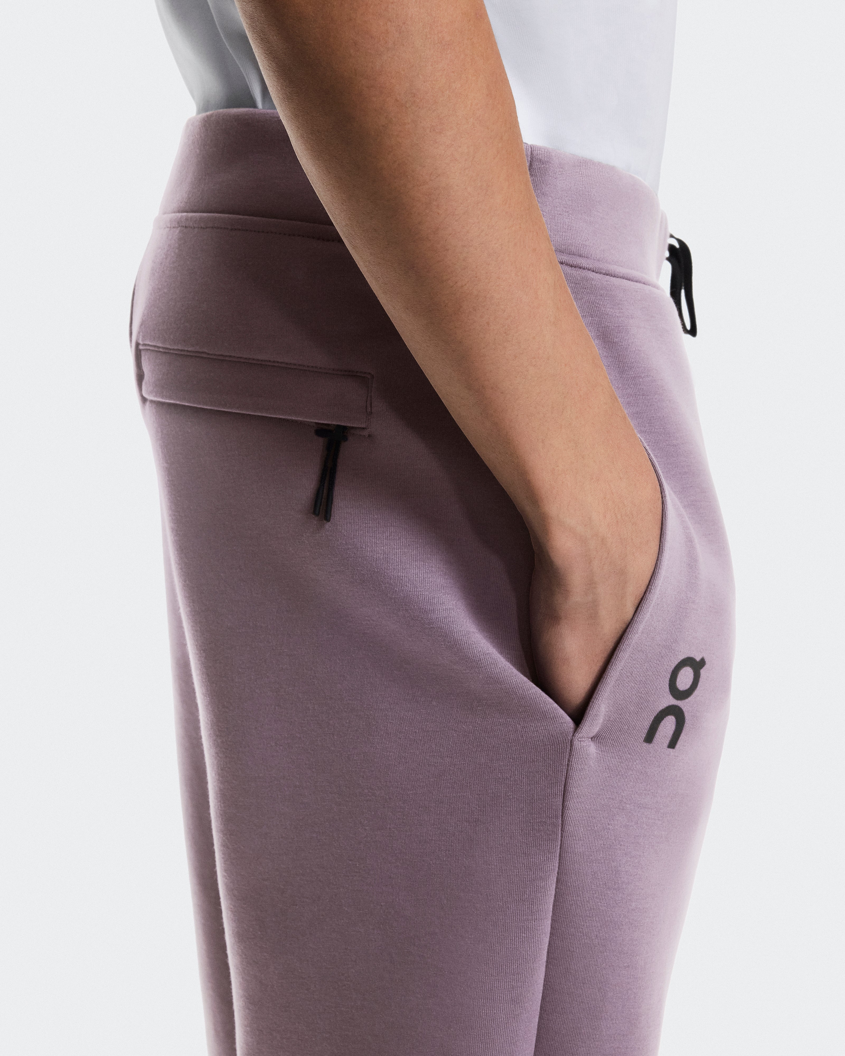 On Focus Tech Sweatpants Dewberry