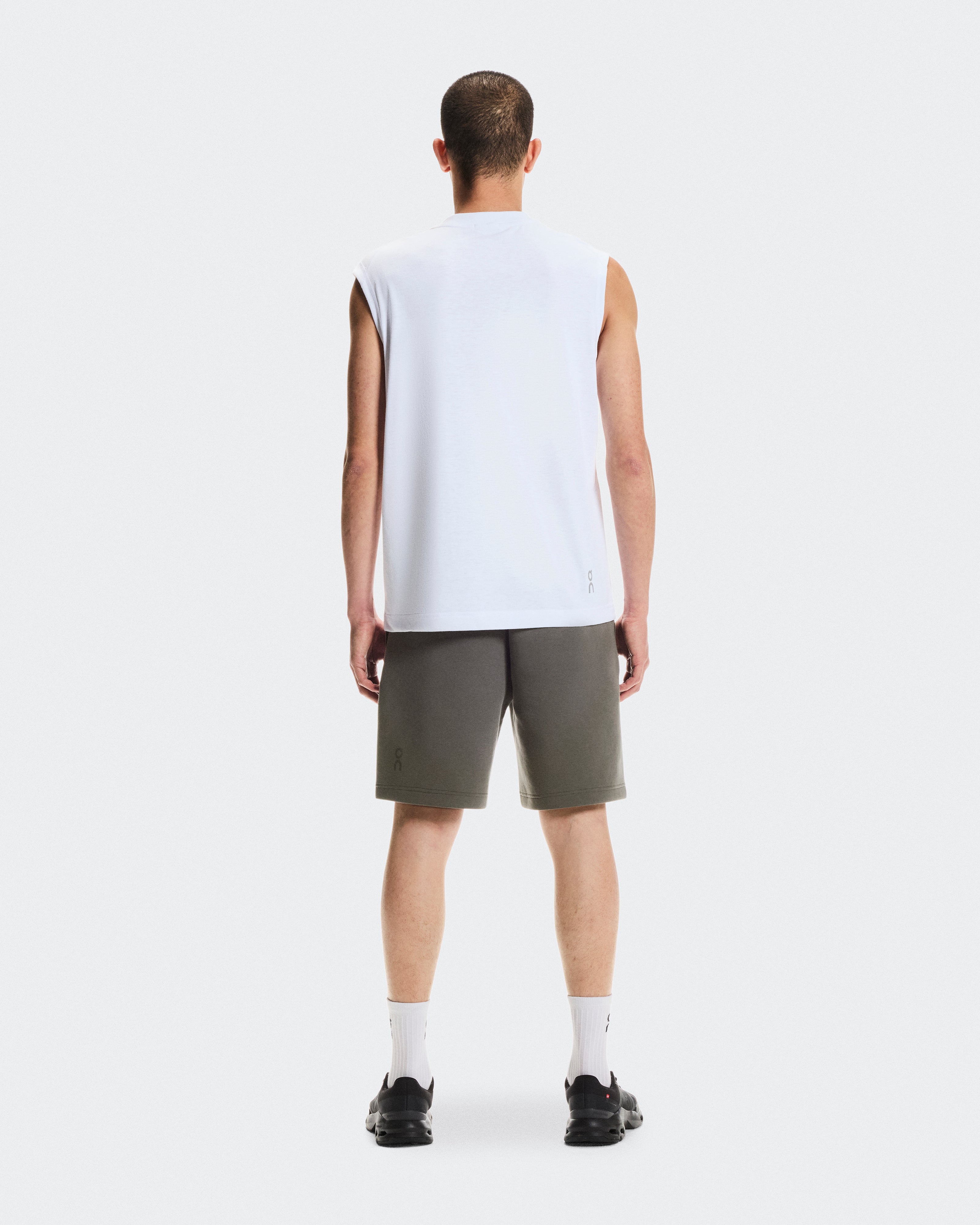 On Focus Tech Shorts Shadow