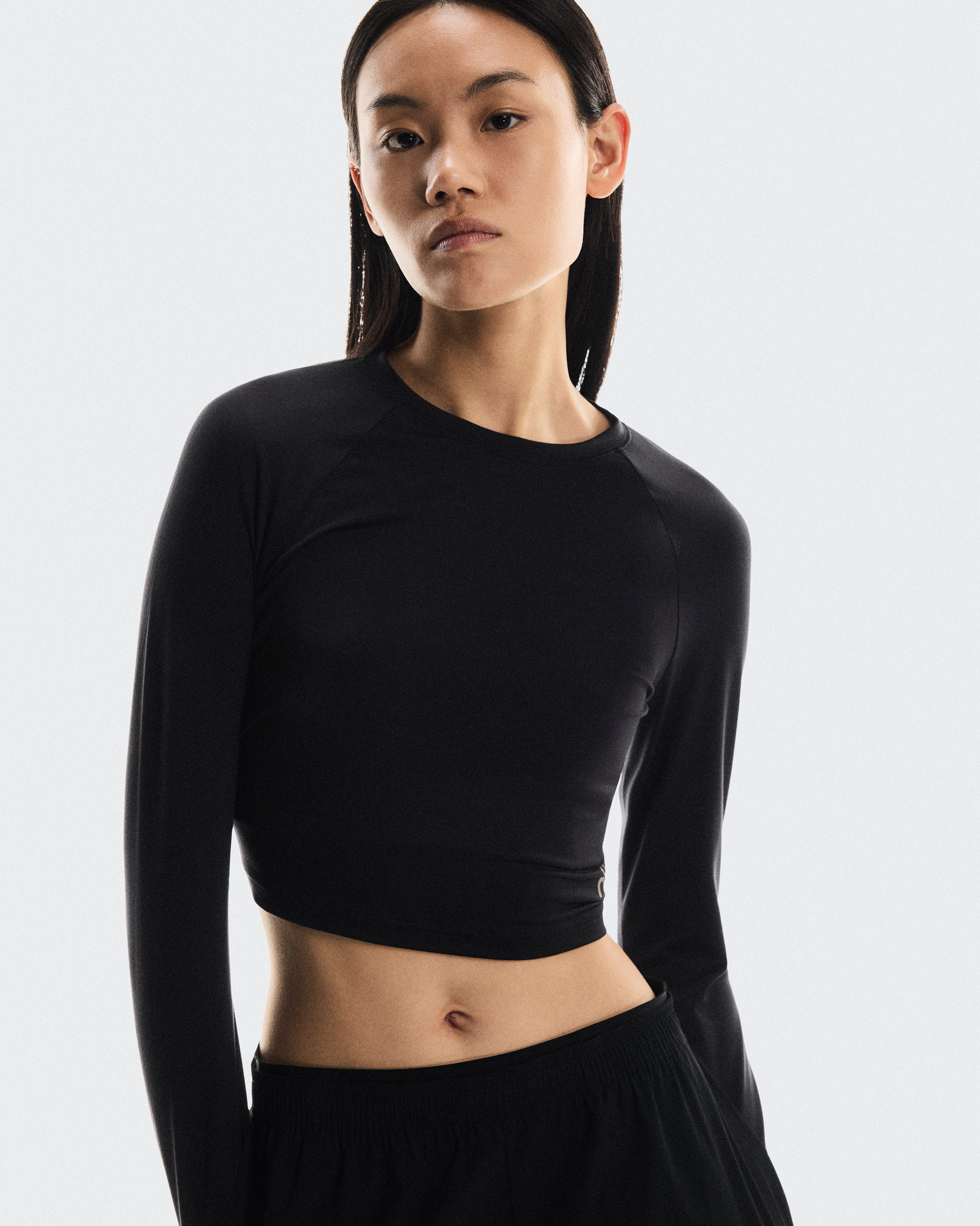 On Studio Long-T Crop Black (Women's)
