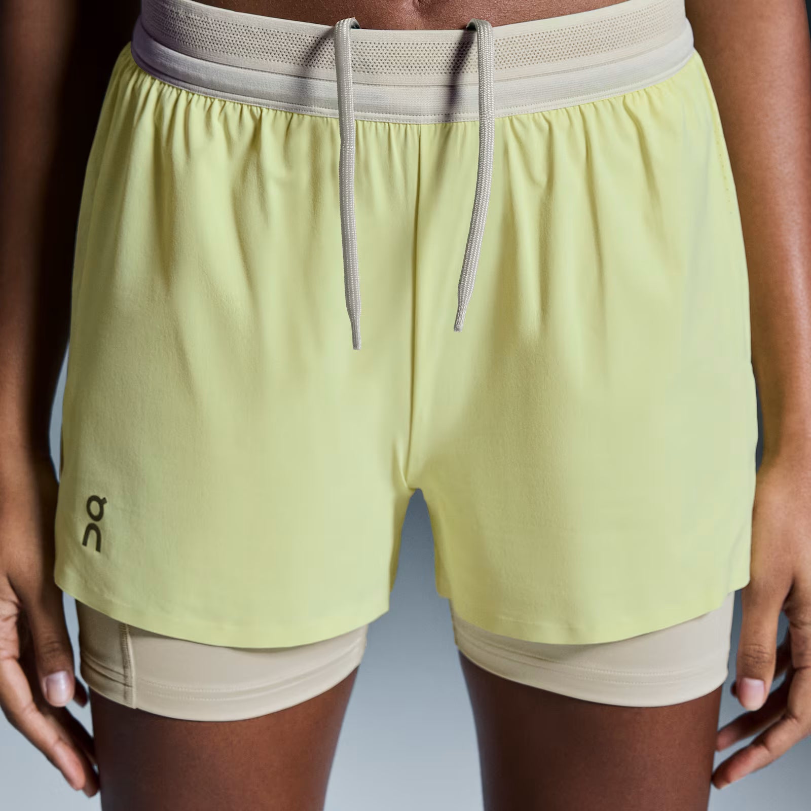 On 3" Performance 2/1 Shorts Limelight | Sand (Women'S)