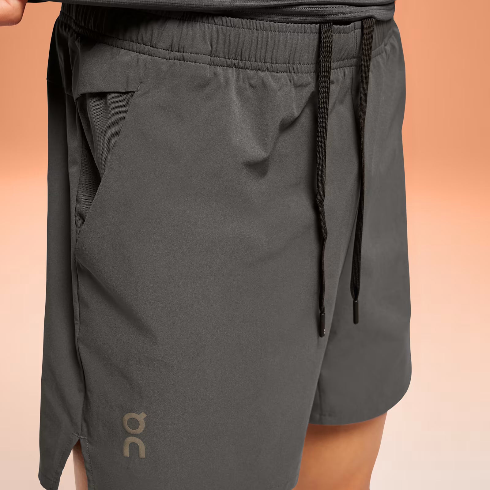 On Essential Shorts Shadow