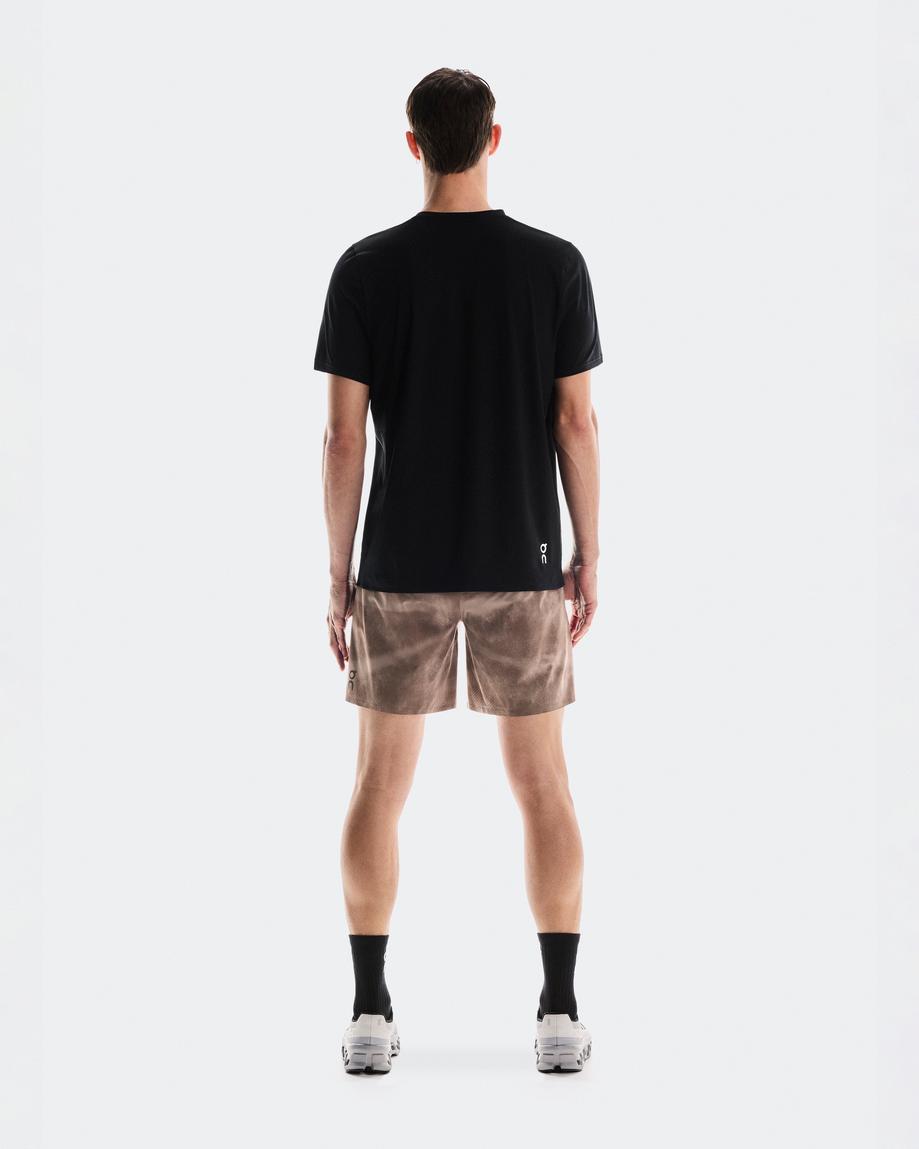 On 7" Performance Shorts AOP Cinder