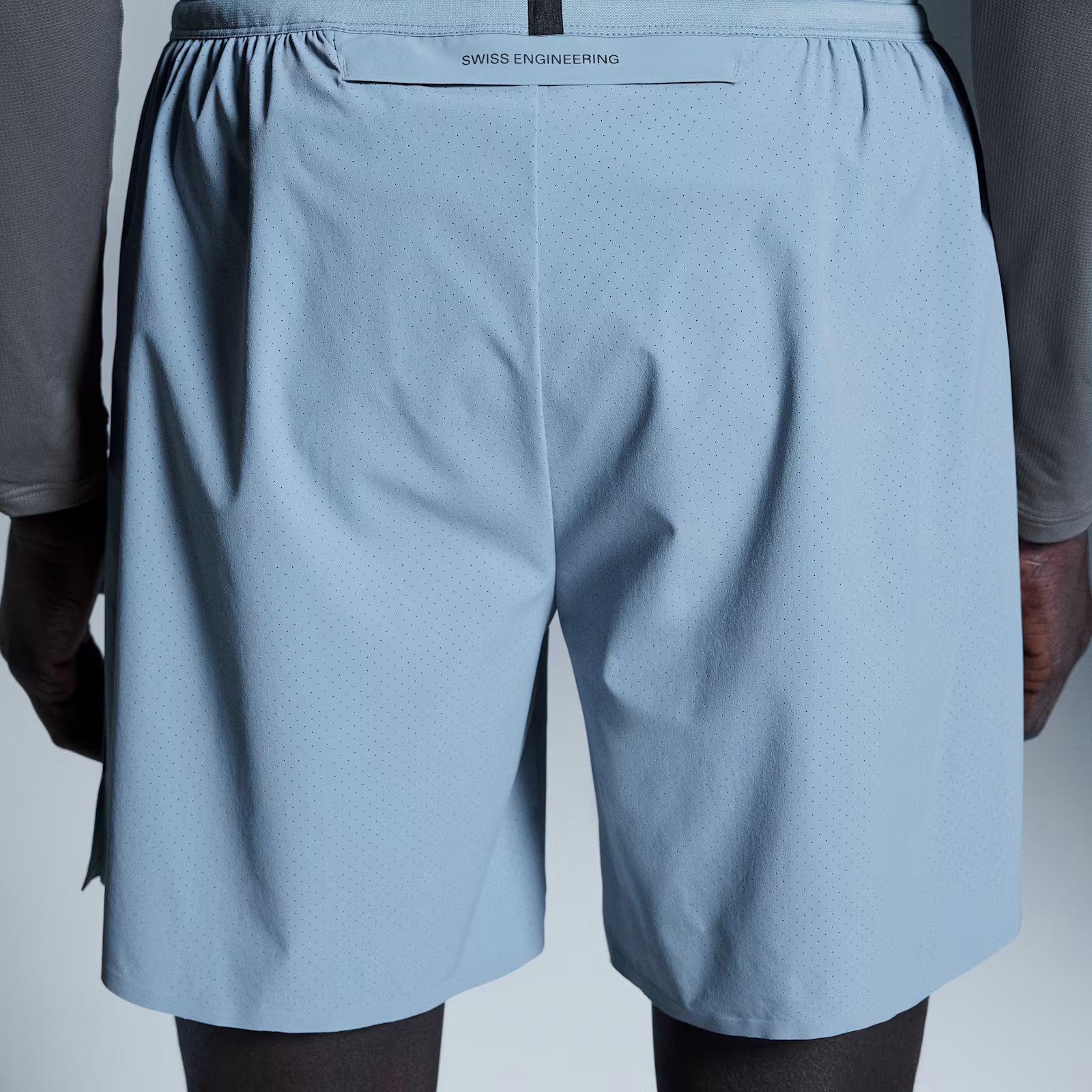 On 7" Performance Shorts Chambray