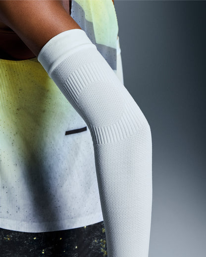 On Performance Arm Sleeves White | White