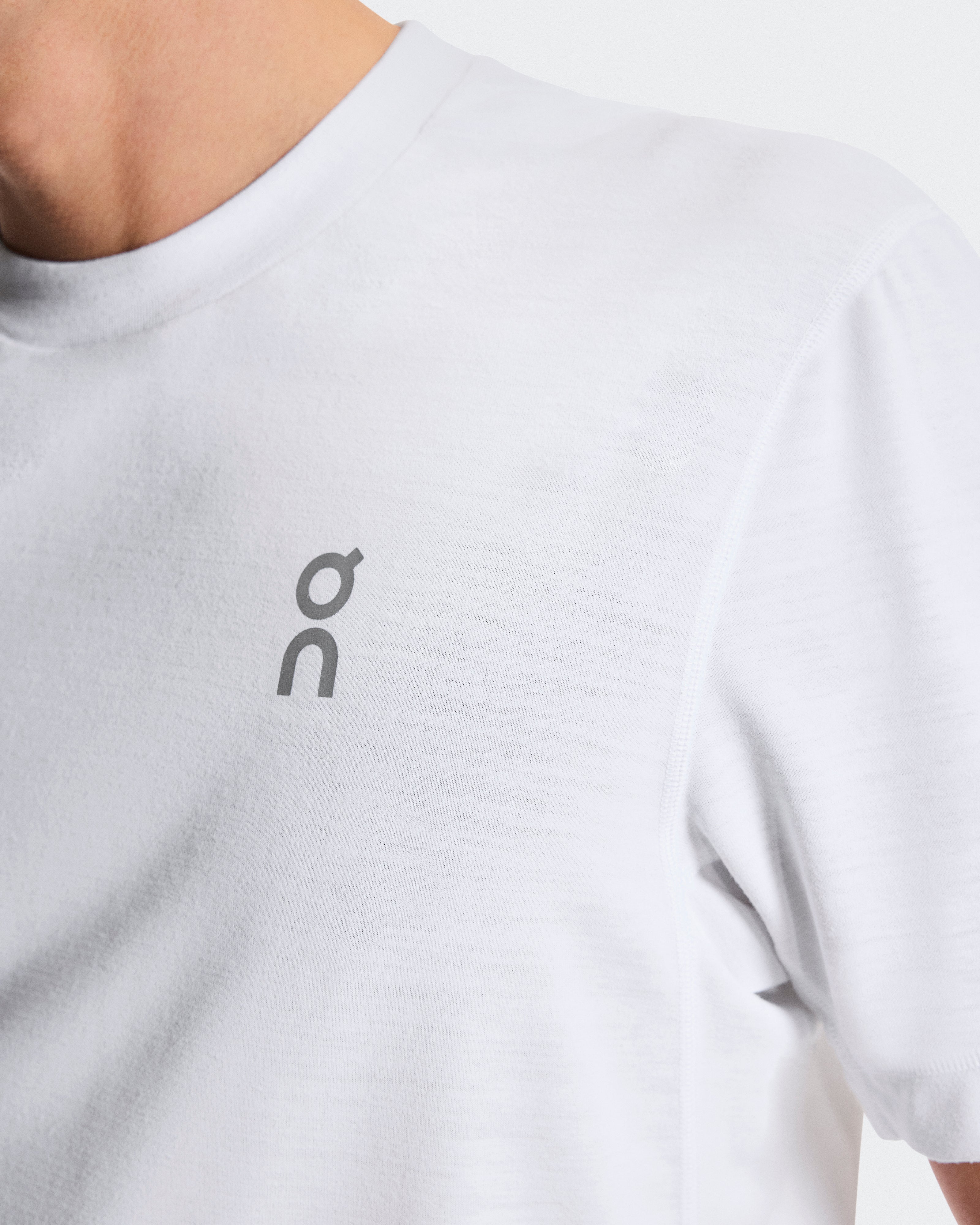On Train-T Graphic White
