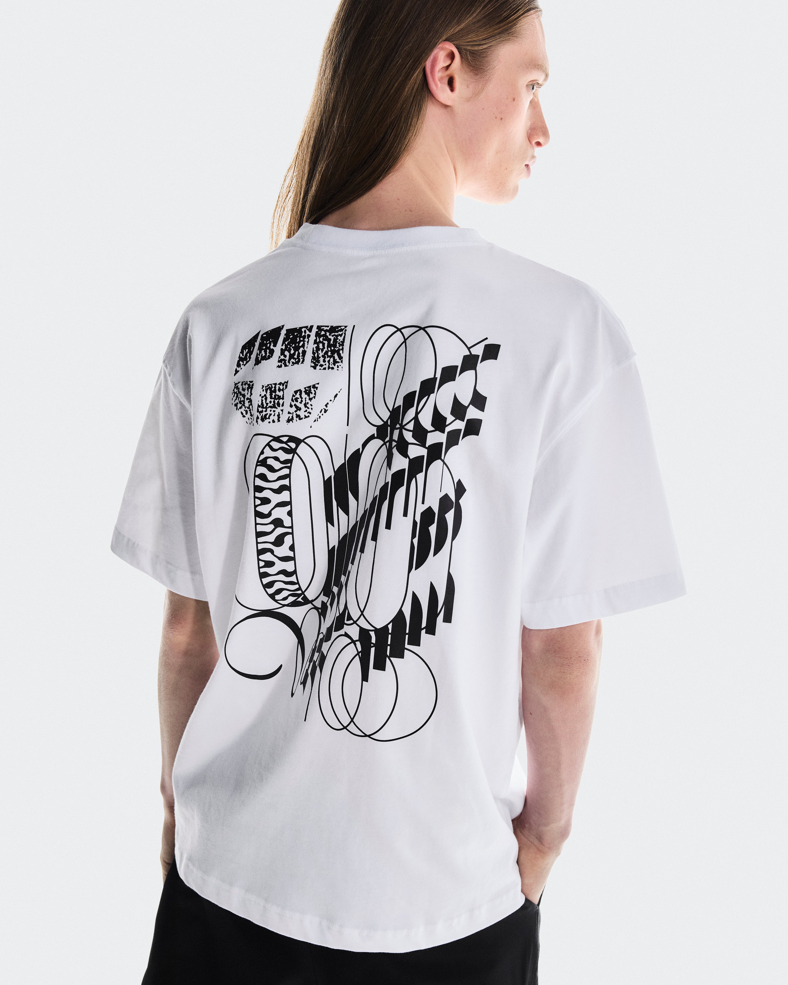 On Club-T Graphic White | Black