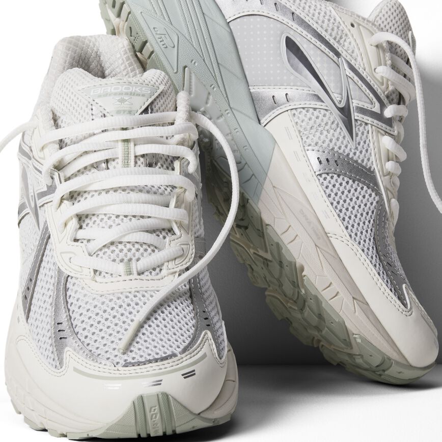 Brooks Adrenaline GTS 10 White/Coconut Milk/Smoke