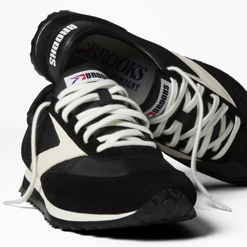 Brooks Brooks Vanguard Black/Coconut Milk
