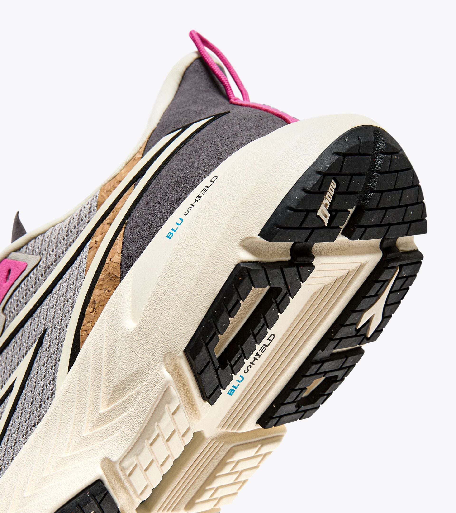 Diadora Mythos Blushield Volo 4  W 2030 Silver/Whisper White/Black