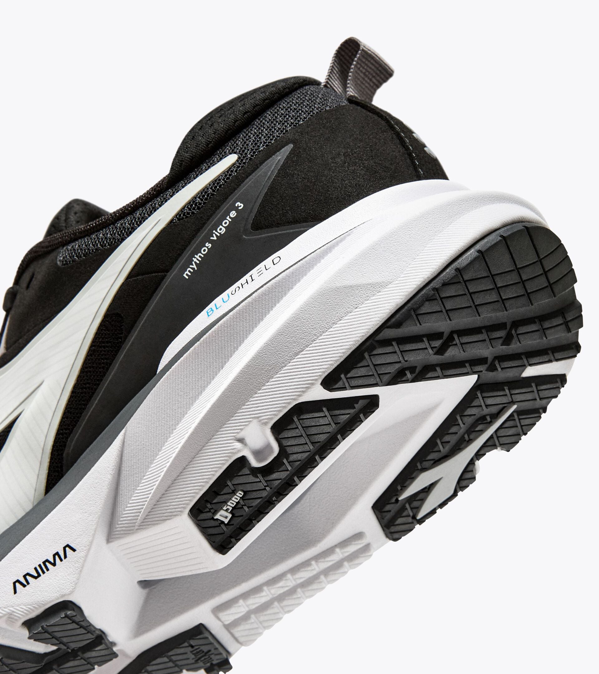 Diadora Mythos Blushield Vigore 3 Wide Black/White (C7406)