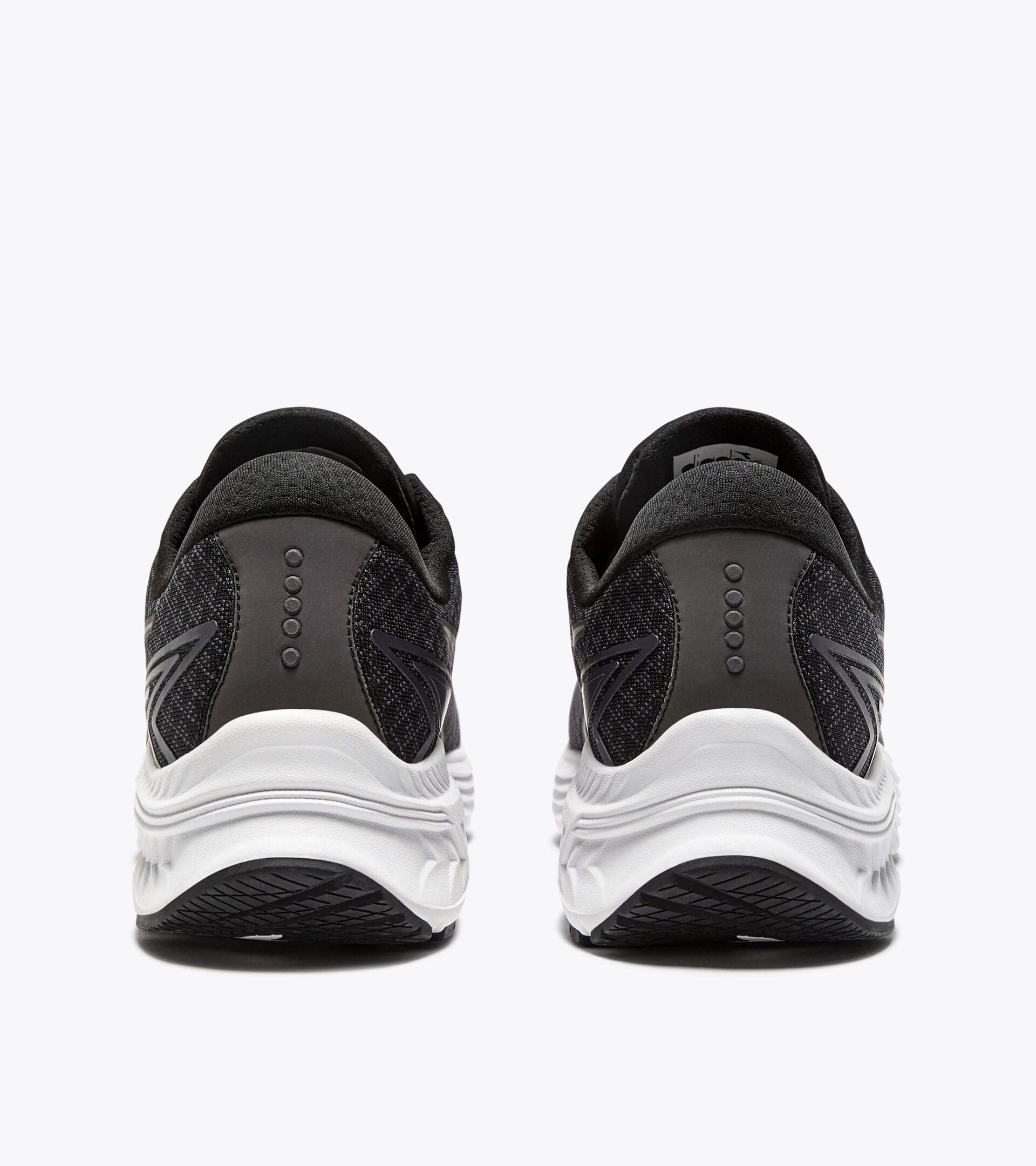 Diadora Mythos Blushield 10 Vortice Hip Black/White (C7406)