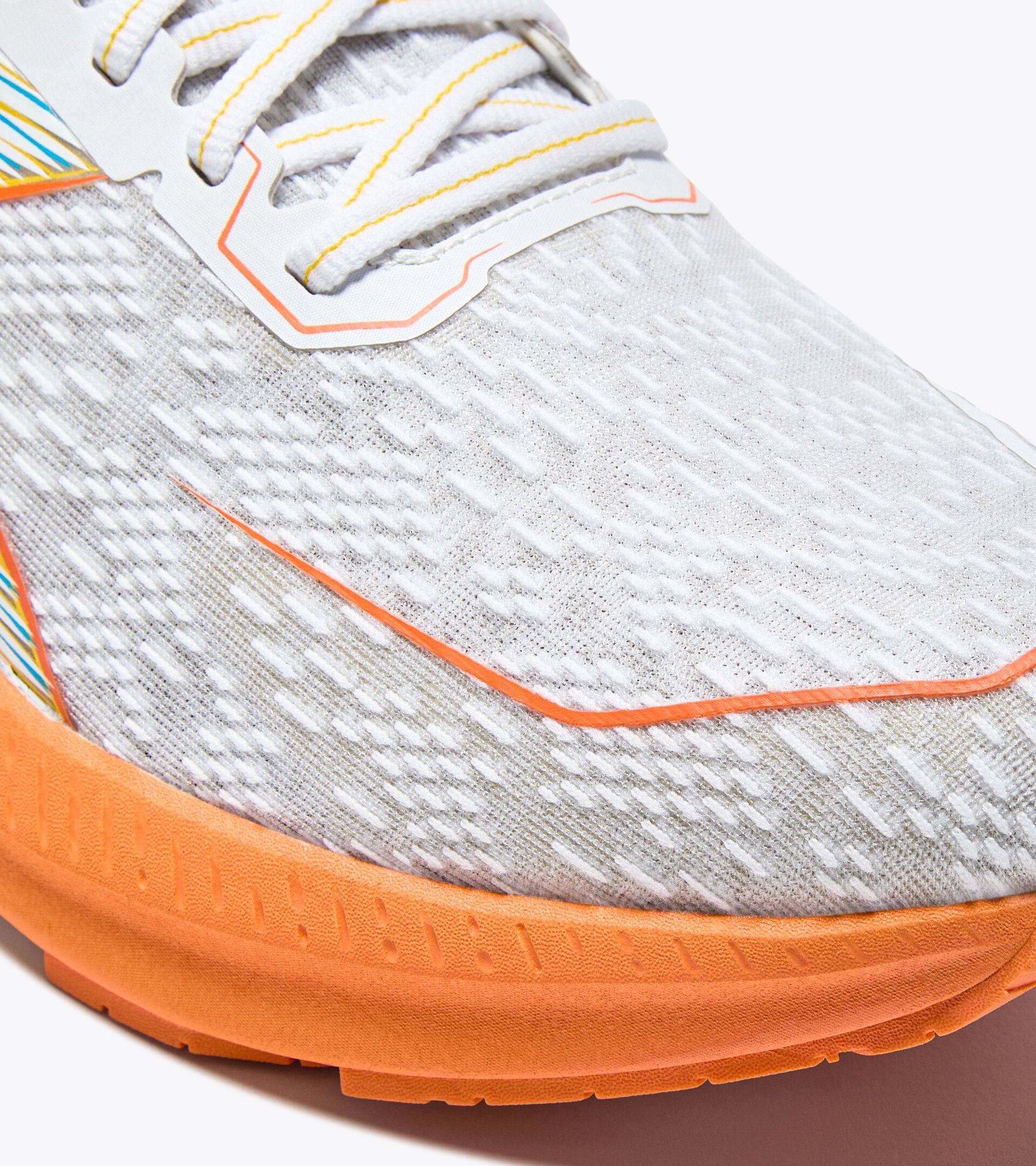 Diadora Mythos Blushield Volo 5 White/Nectarine/Lemon Chrome
