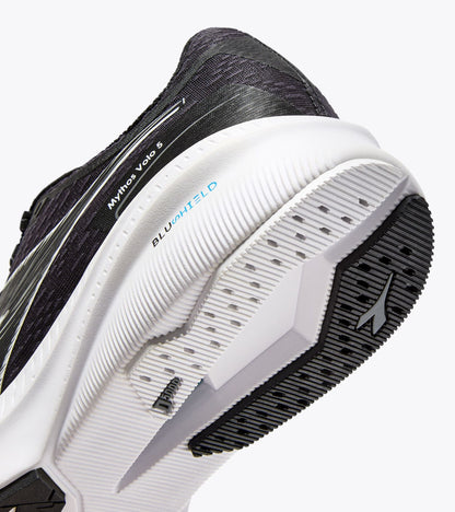 Diadora Mythos Blushield Volo 5 W Black/White (C7406)