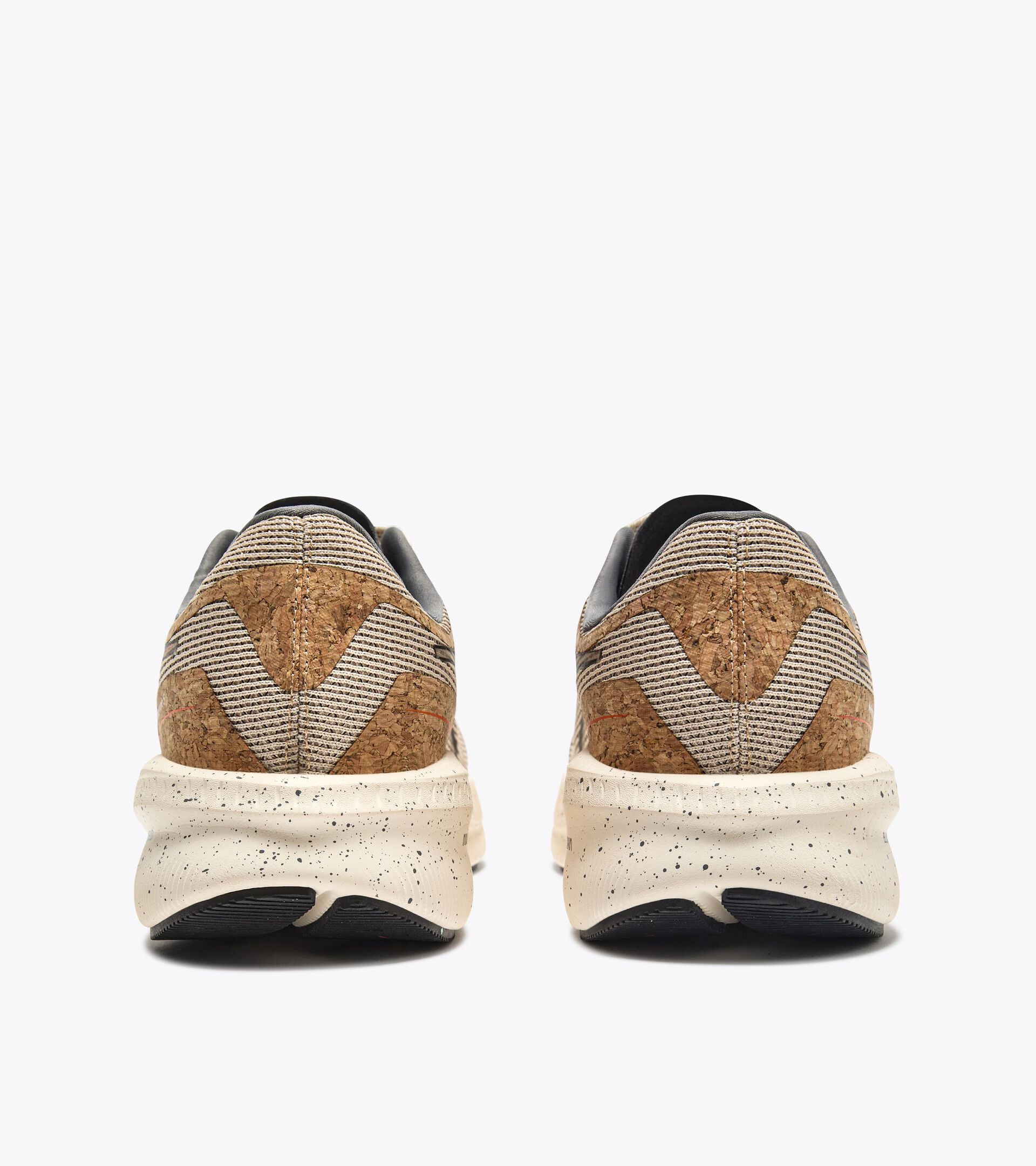 Diadora Mythos Blushield Volo 5 2030 Beige/Steel Gray