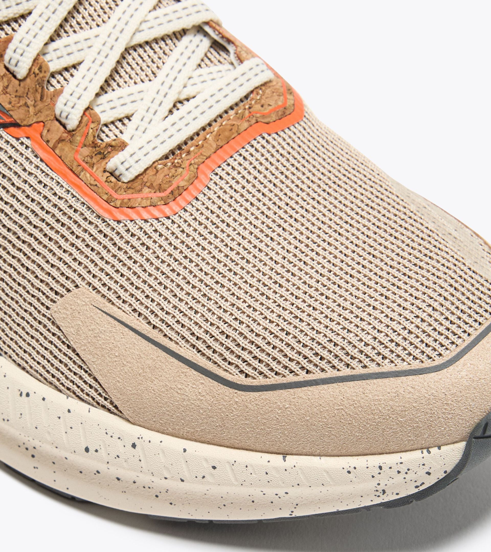Diadora Mythos Blushield Volo 5 2030 Beige/Steel Gray