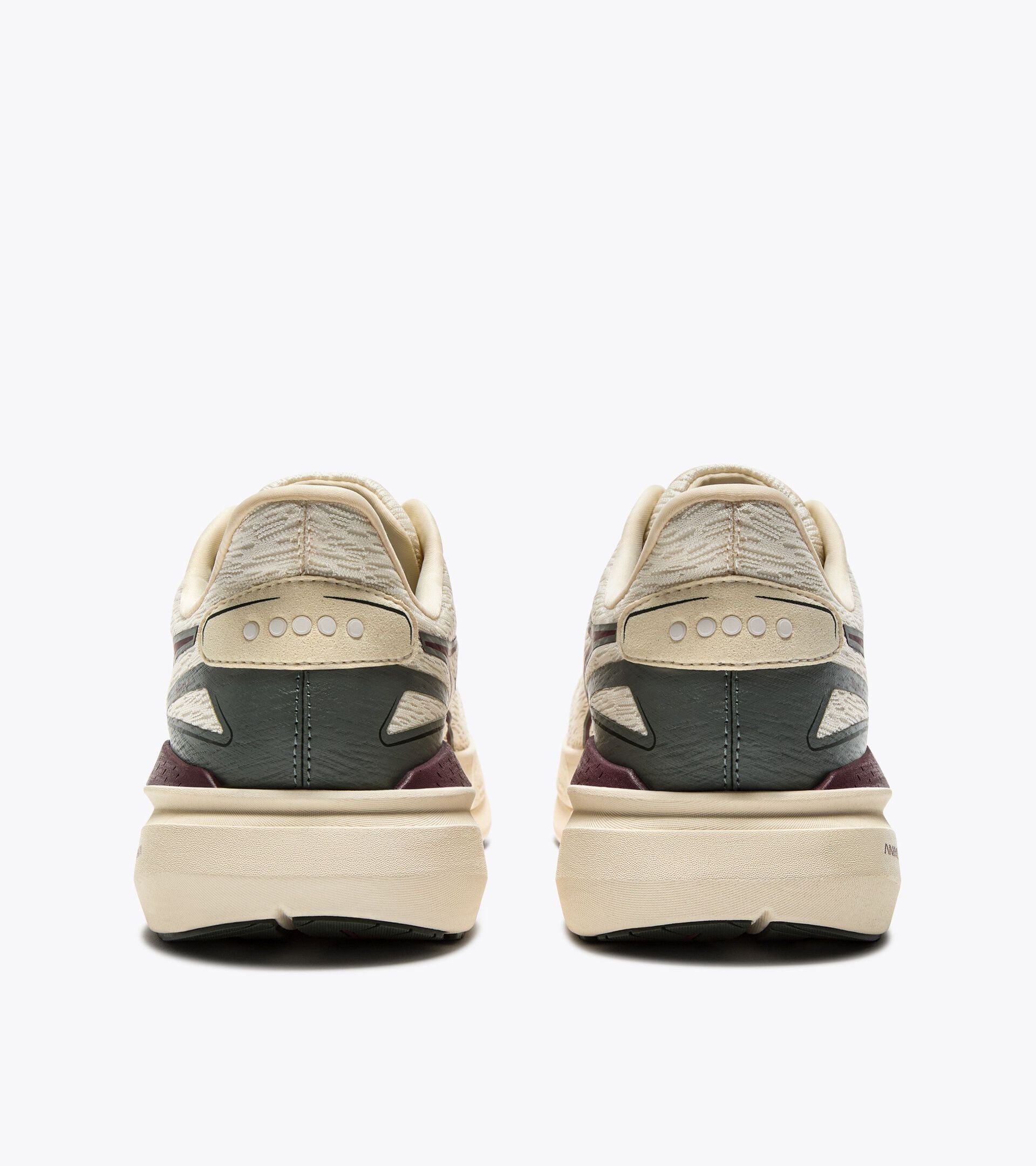 Diadora Nucleo 2 Whisper White/Maroon Banner