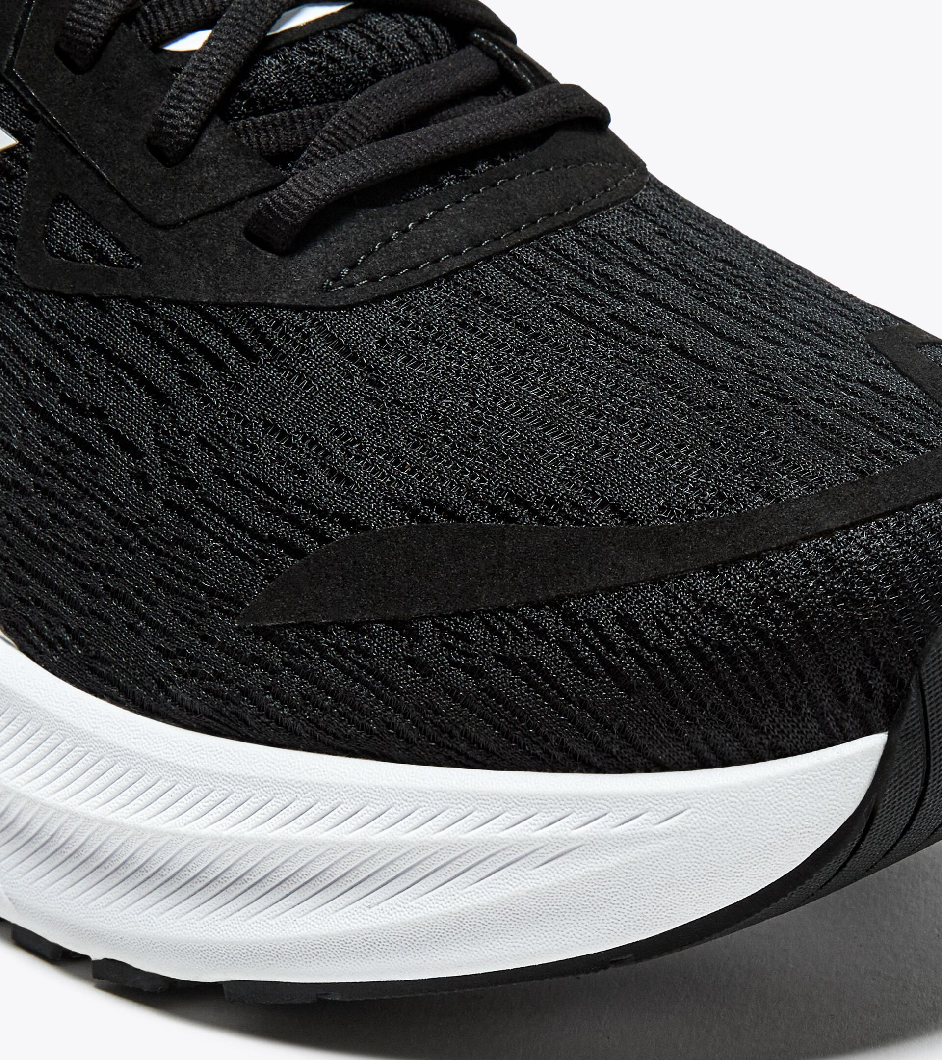 Diadora Nucleo 2 Wide Black /White