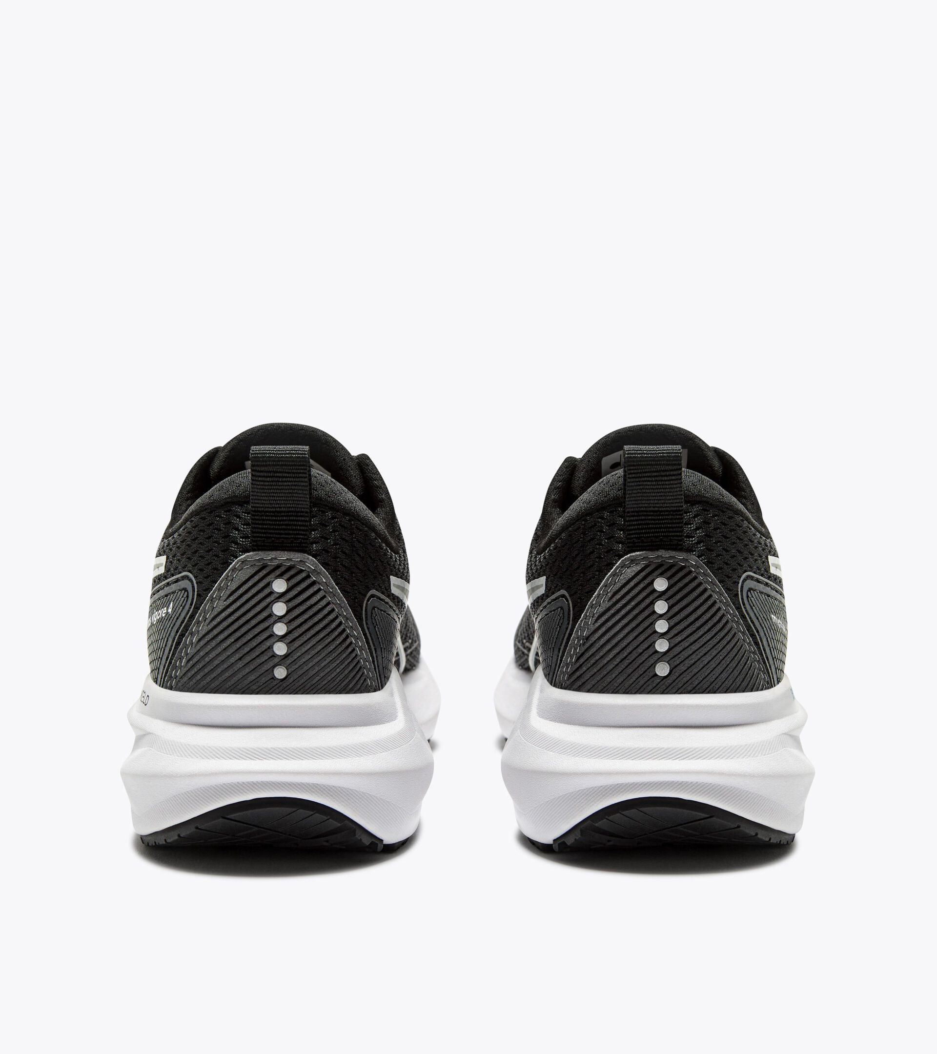 Diadora Mythos Blushield Vigore 4 W Black/White (C7406)
