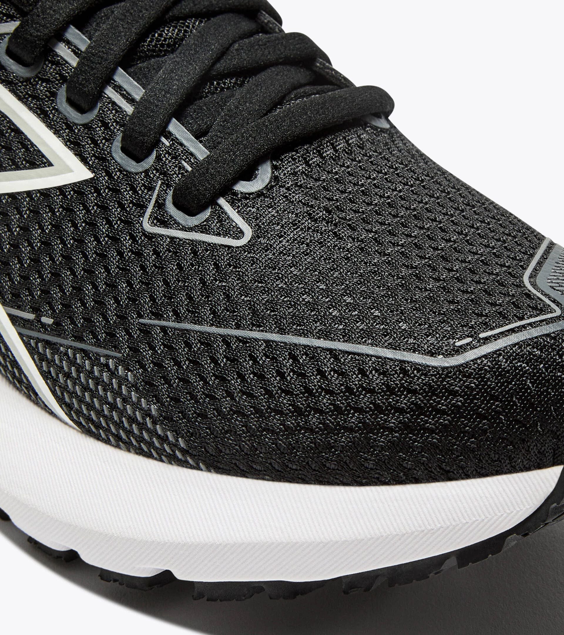 Diadora Mythos Blushield Vigore 4 W Black/White (C7406)