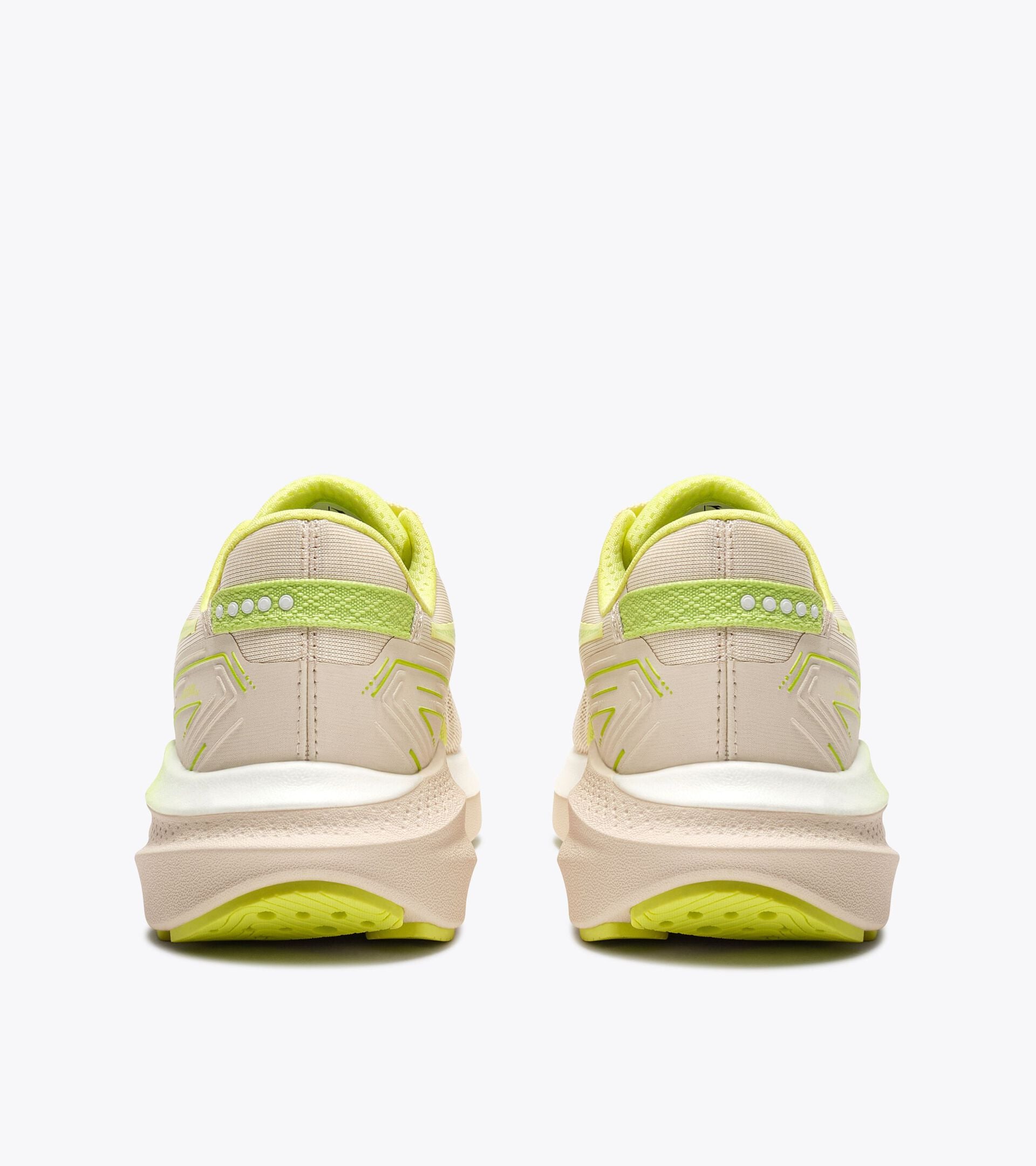 Diadora Mythos Blushield Vigore V W Buttercream /Minced Quince