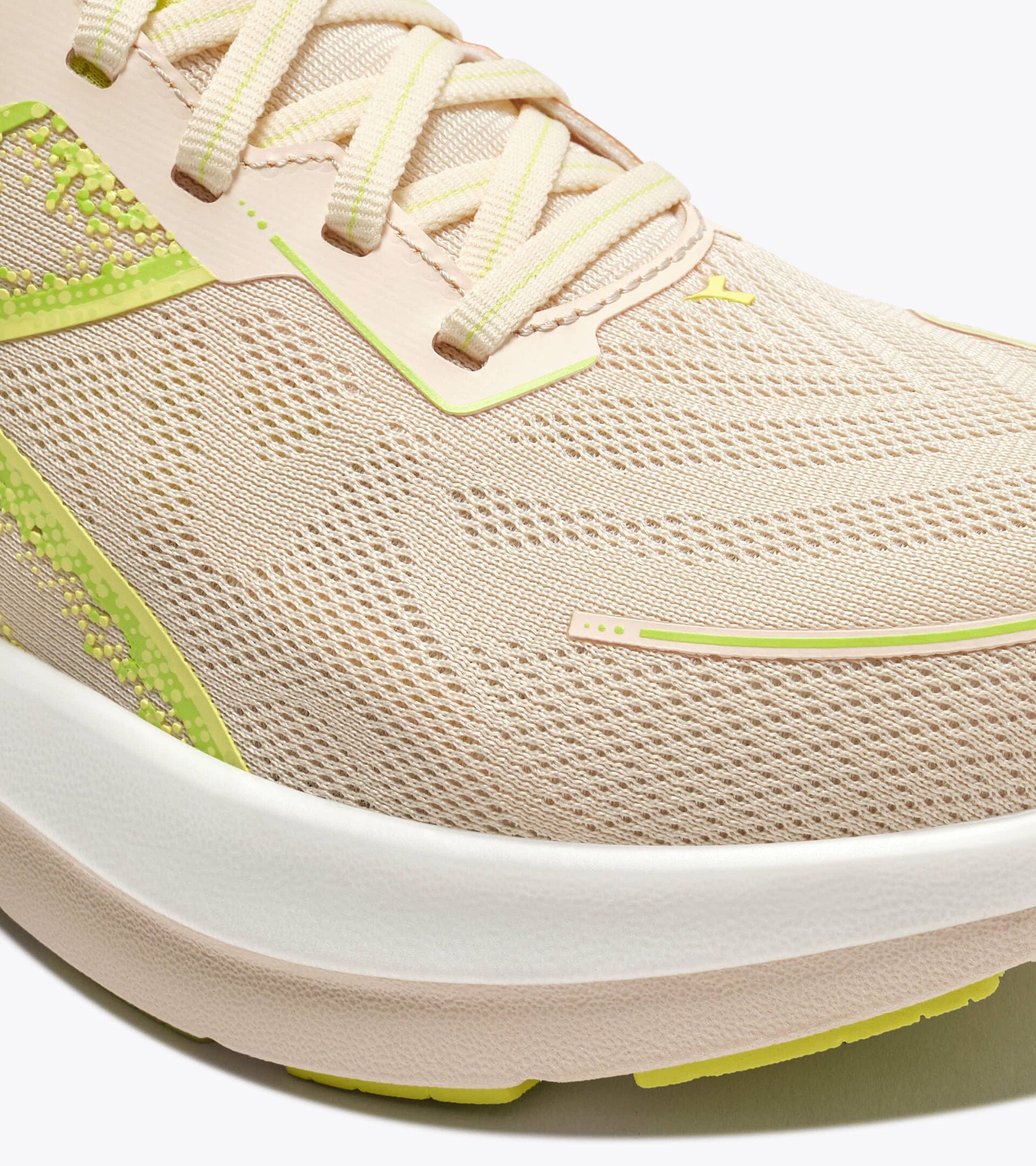Diadora Mythos Blushield Vigore V W Buttercream /Minced Quince