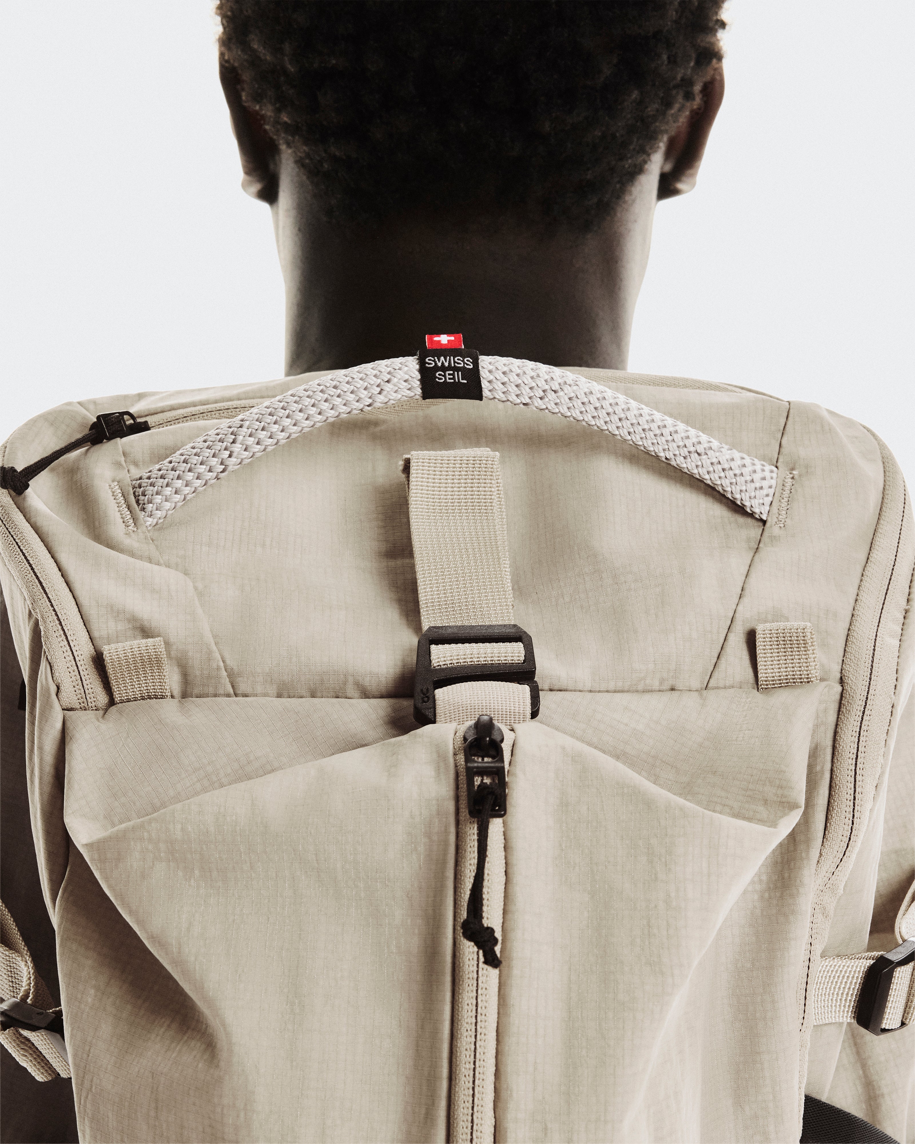 On Speed Pack 30L Sand | Black