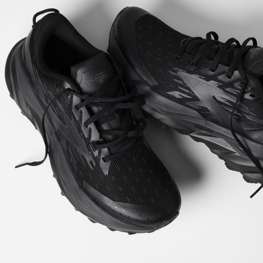 Brooks Cascadia 19 Black/Black/Ebony