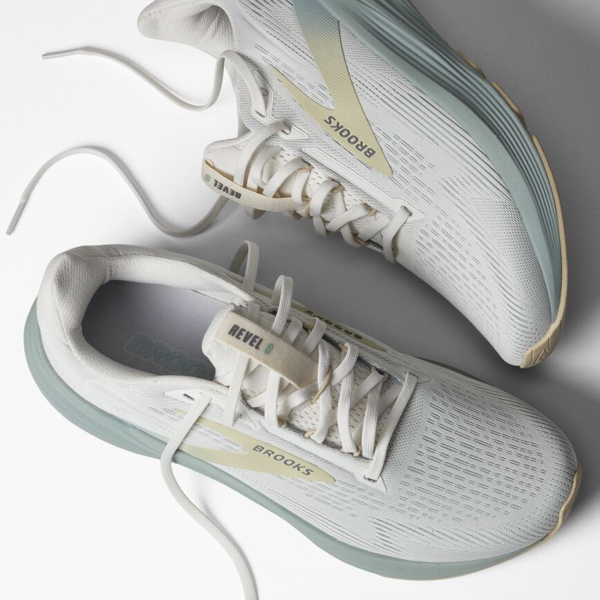 Brooks Revel 8 Coconut/Gray Mist/Sand