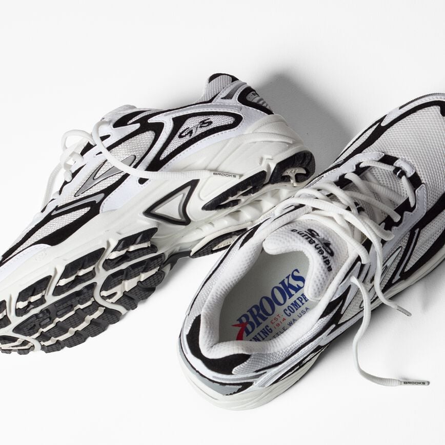 Brooks Adrenaline GTS 4 Black/White/Silver