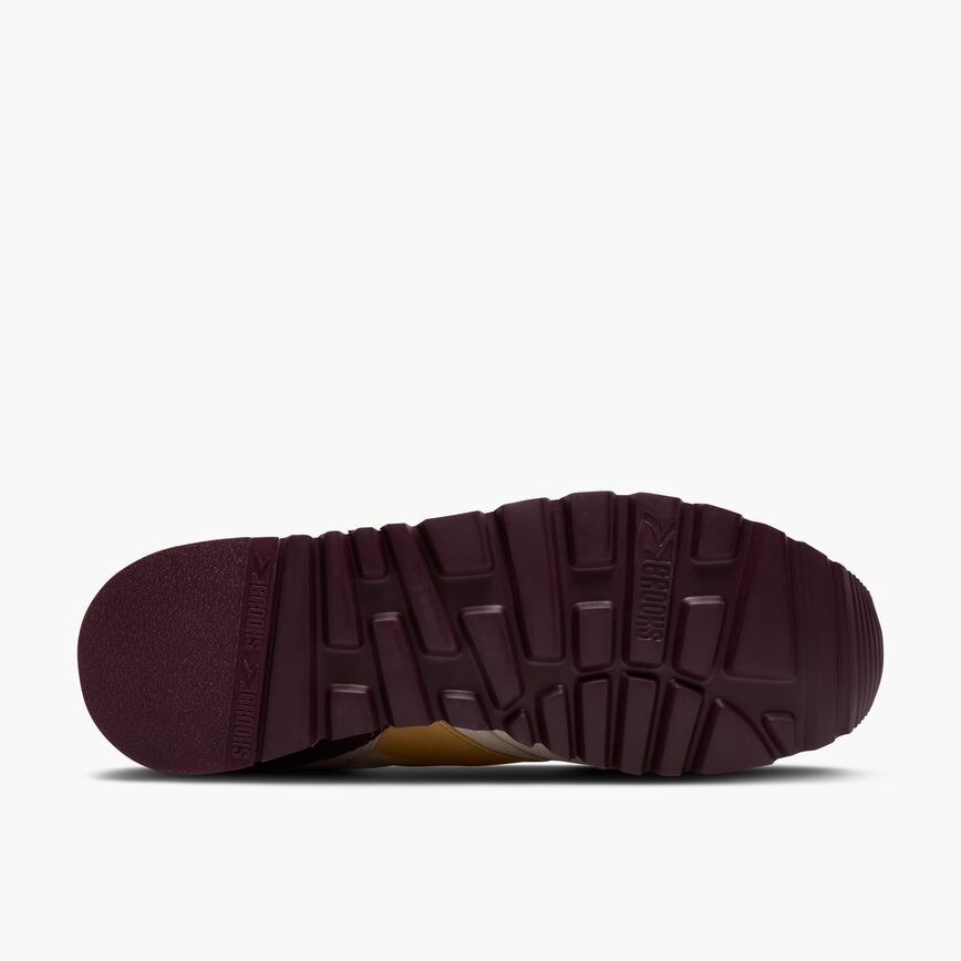 Brooks Chariot Beet/Moonbeam/Taffy