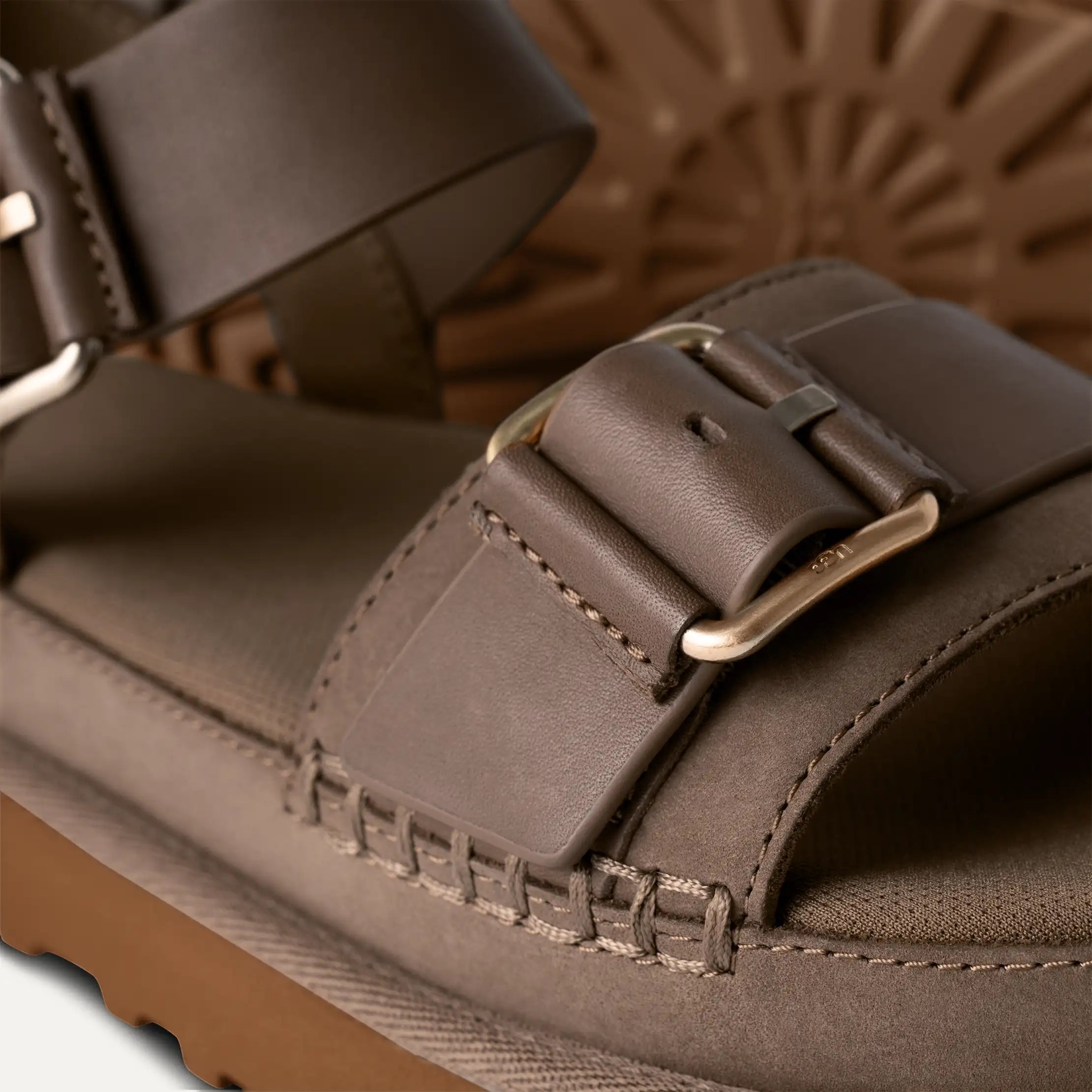 Ugg Goldenstar Villa Molasses