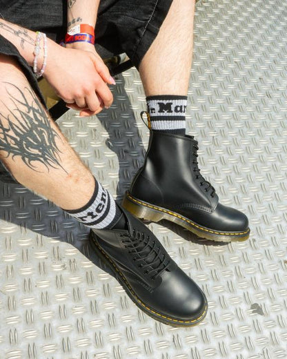 Dr. Martens 1460 Smooth Leather Lace Up Boots Black - Mens