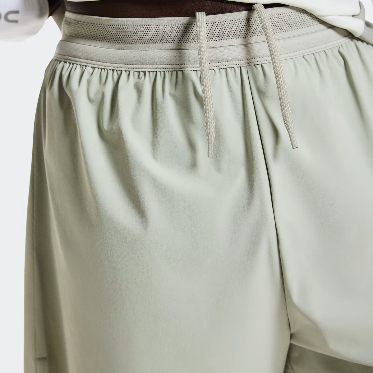 On 7" Performance Shorts Tin