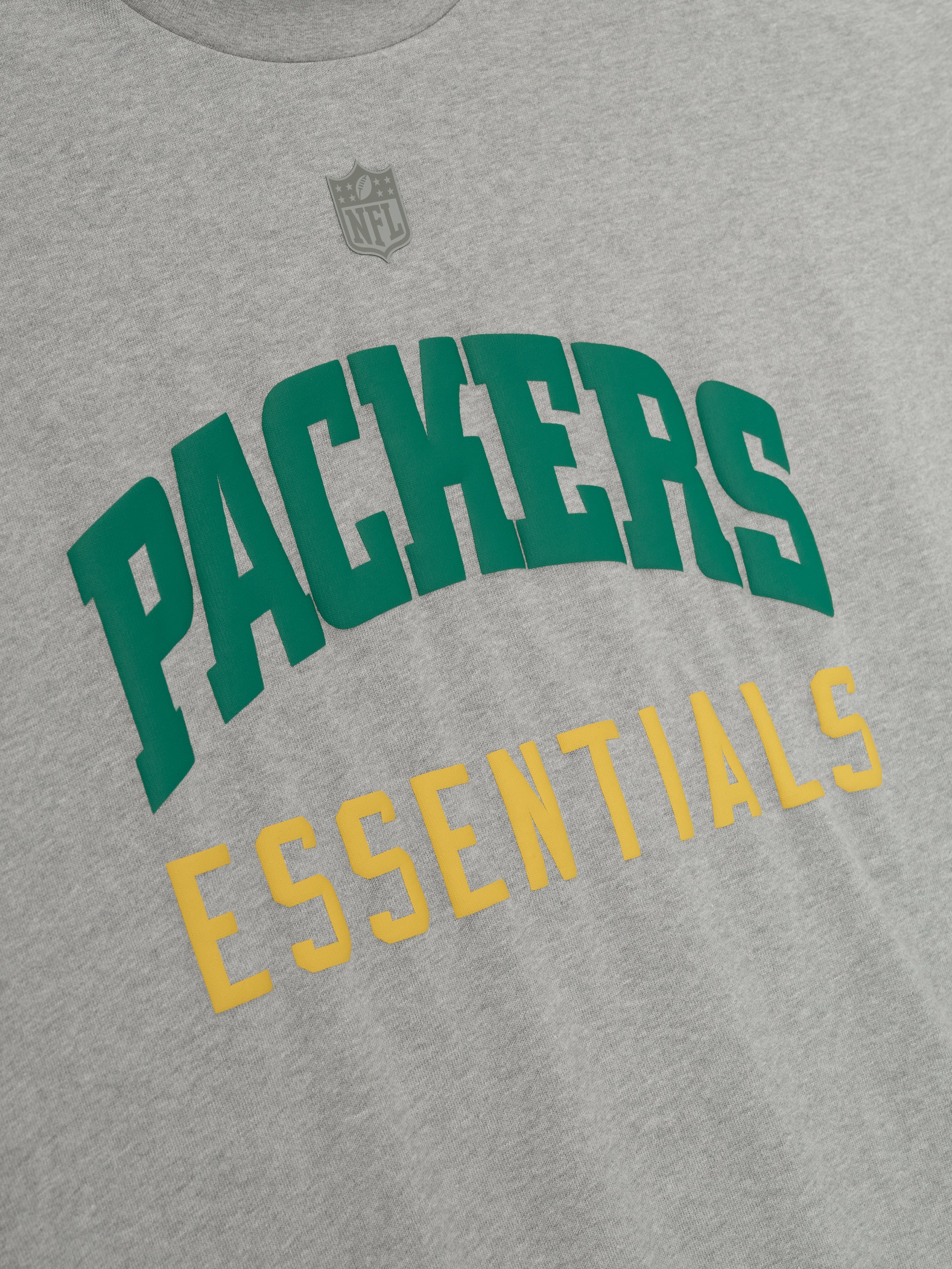Essentials Packers 90S 3/4 Sleeve Football Tee Concrete Heather