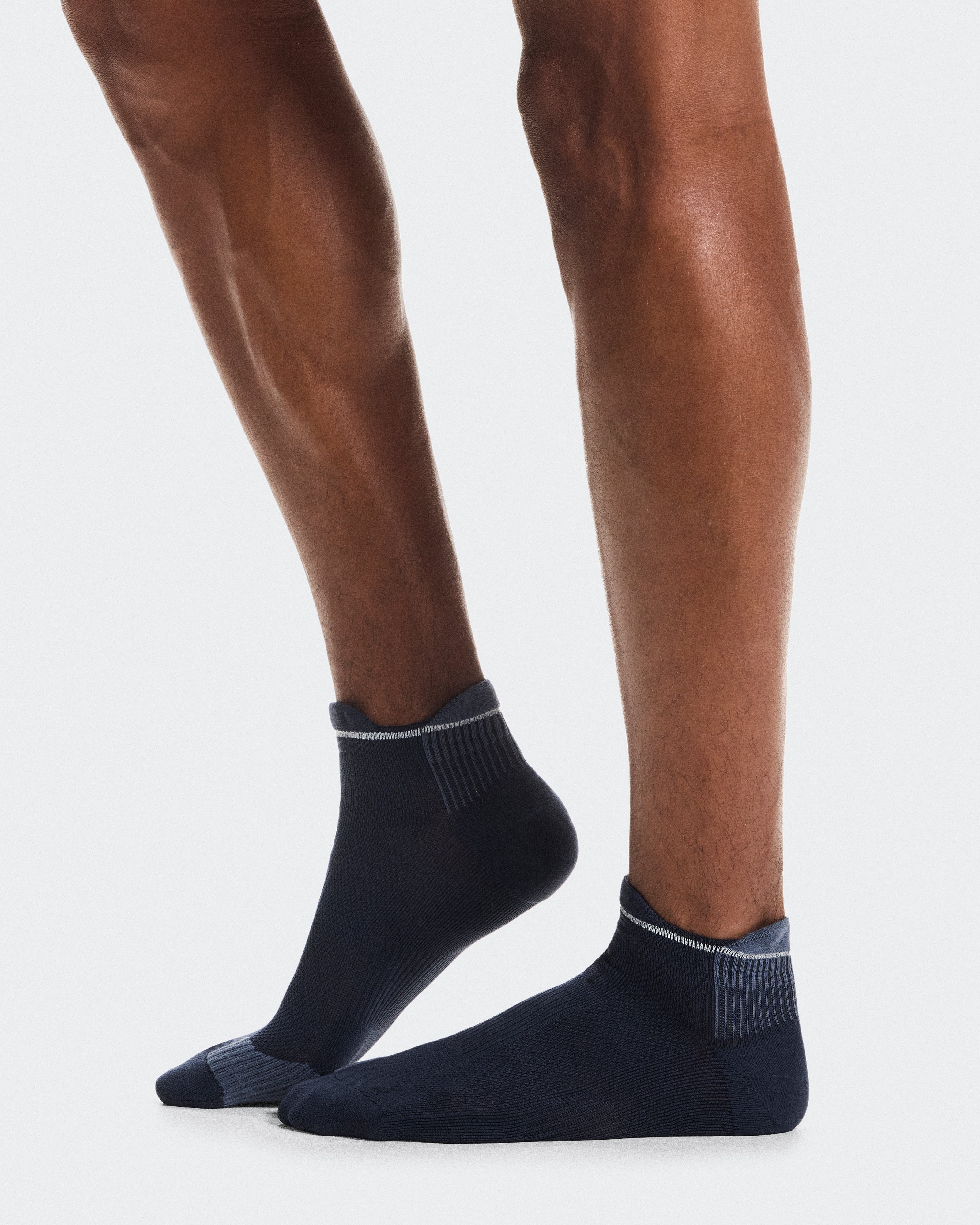 On Performance Run Sock Low Navy | Navy