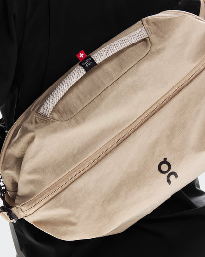 On Sling Pack 9L Sand | Black