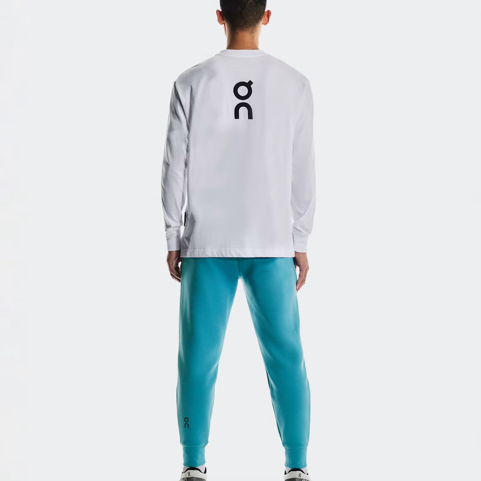 On Focus Tech Sweatpants Niagara