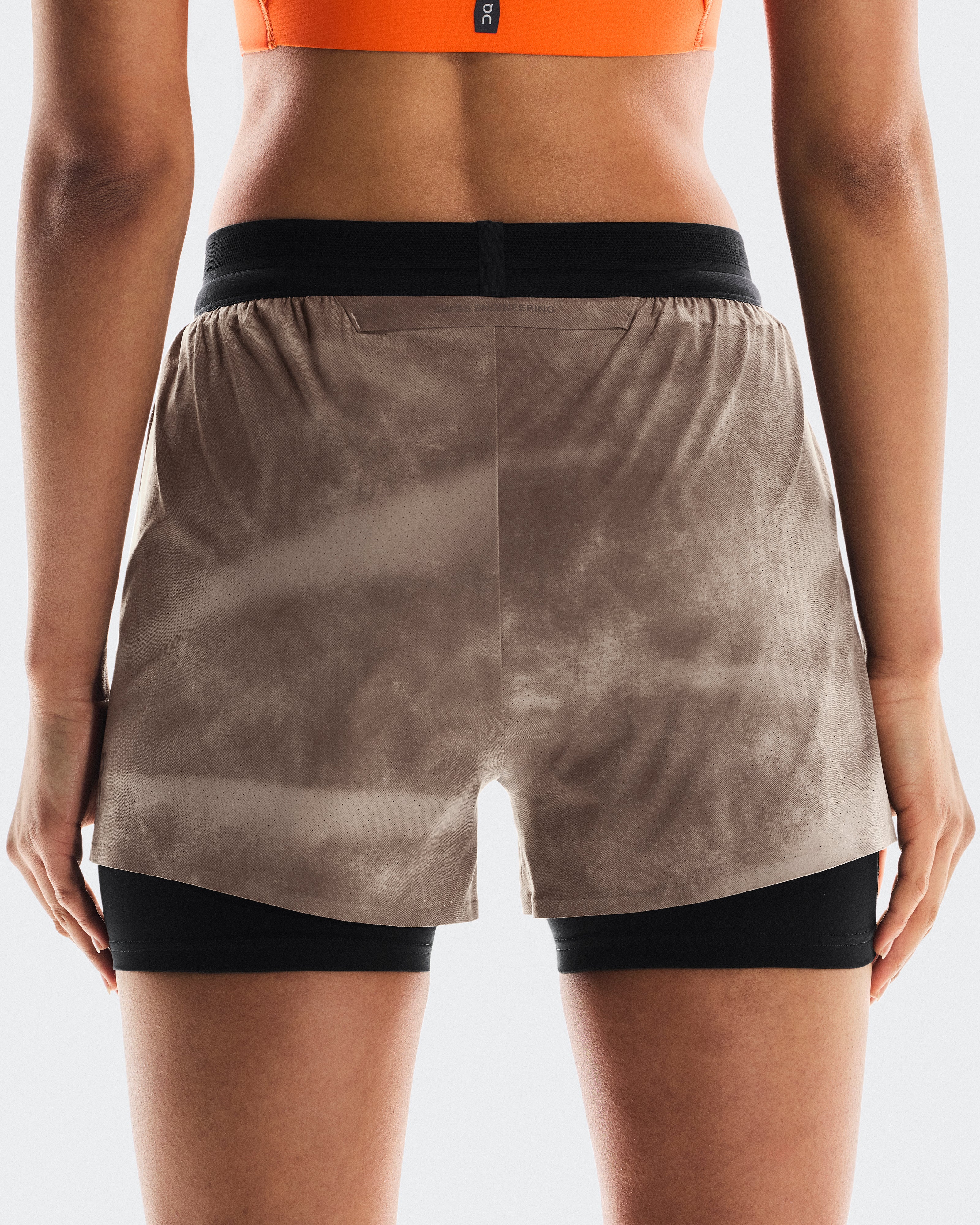 on 3" performance shorts aop Cinder | Black (Women's)