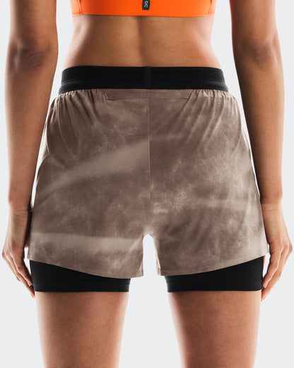 on 3" performance shorts aop Cinder | Black (Women's)
