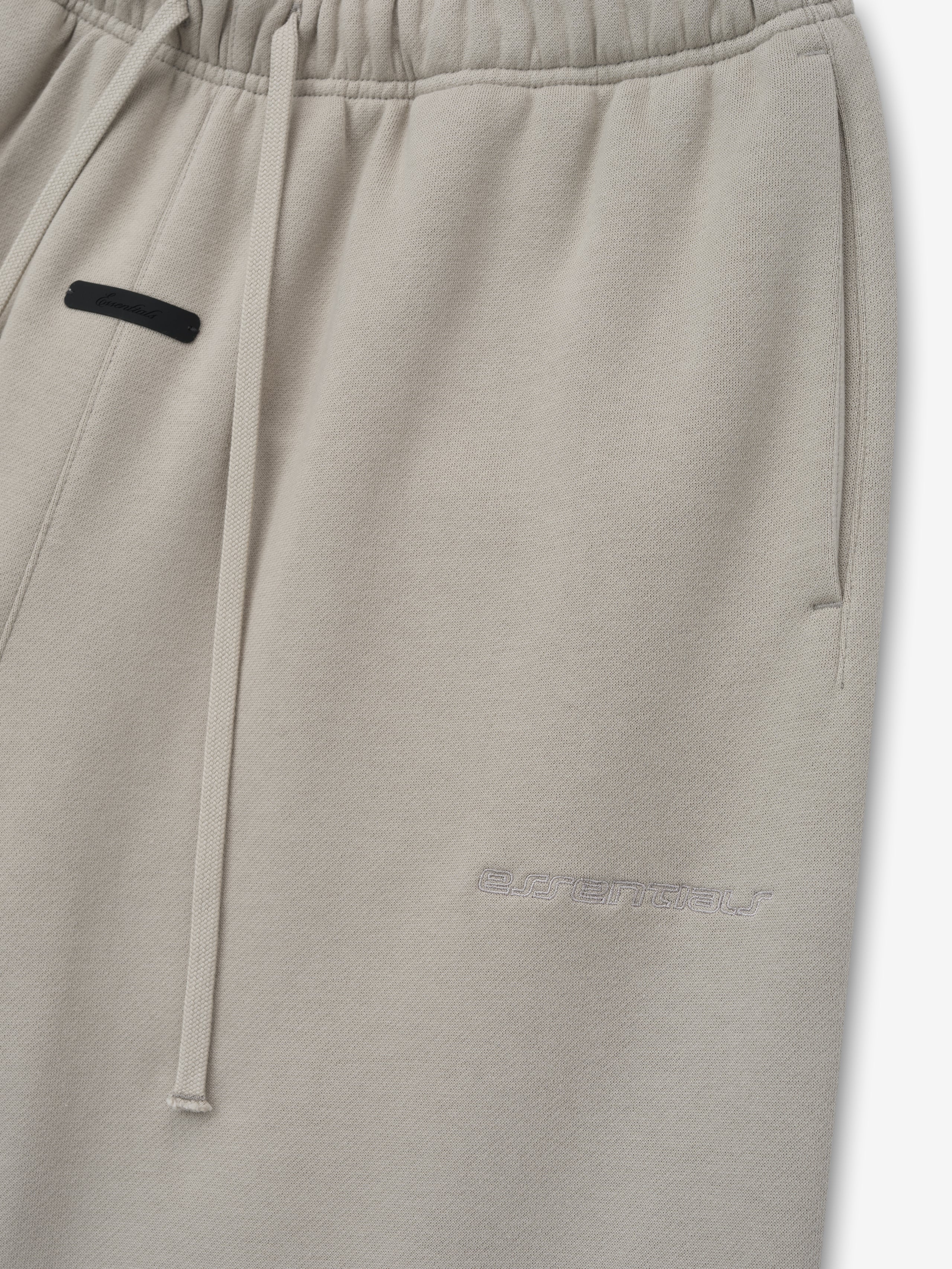 Essentials Active Trace Relaxed Sweatshort Seal