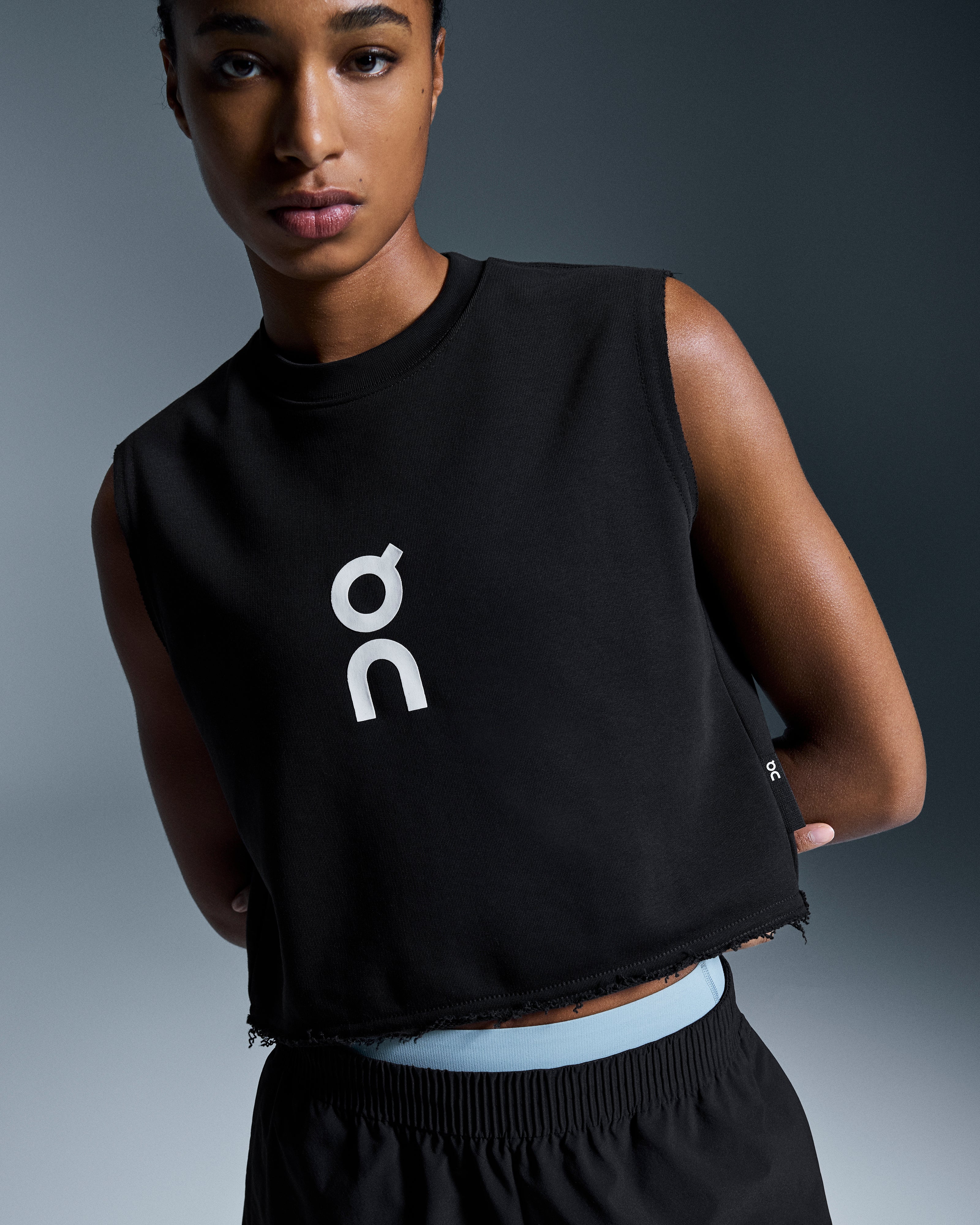 On Club Crew Crop Black (Women's)