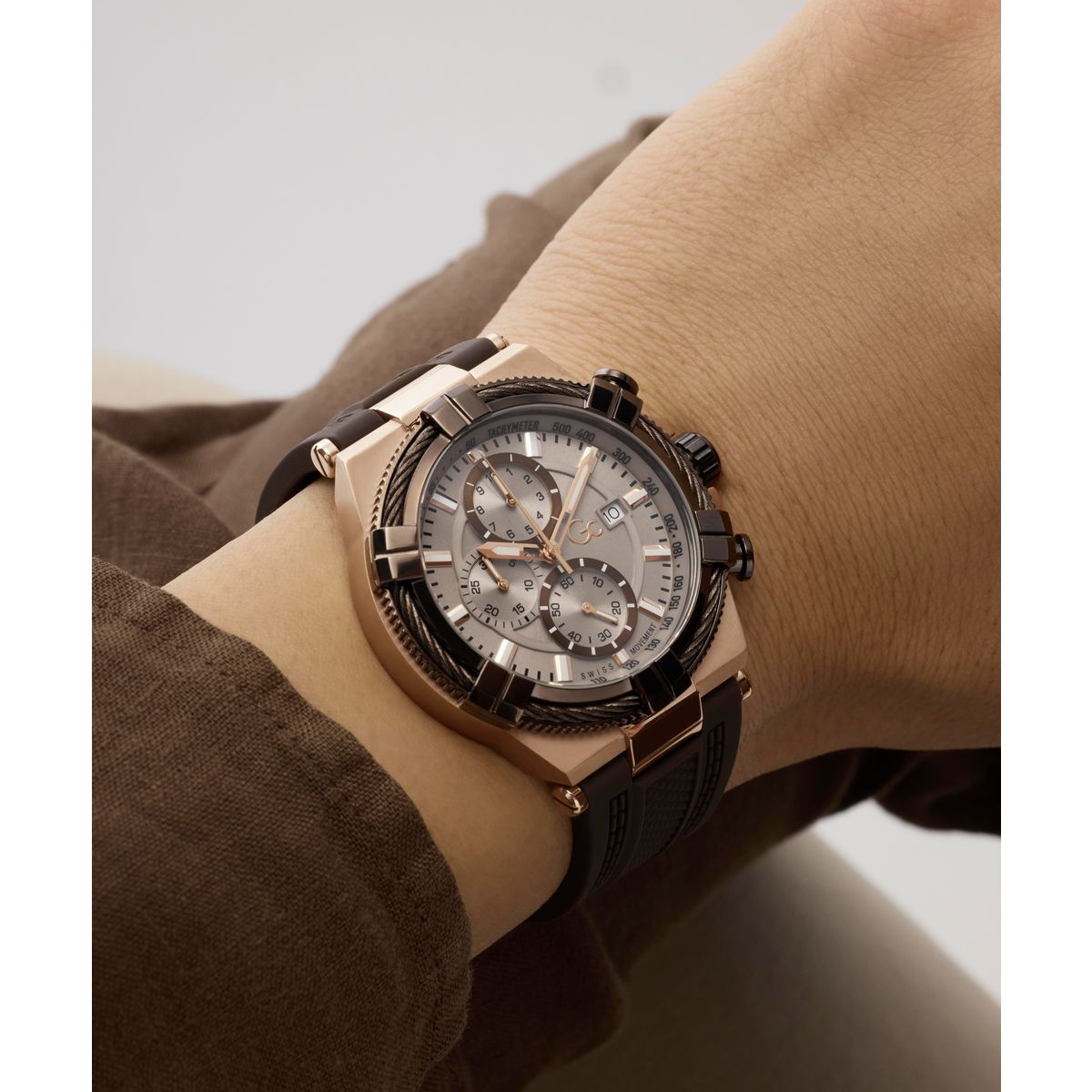 Gc Round 44mm Beige Dial Analog Men Watch - Z76004G7