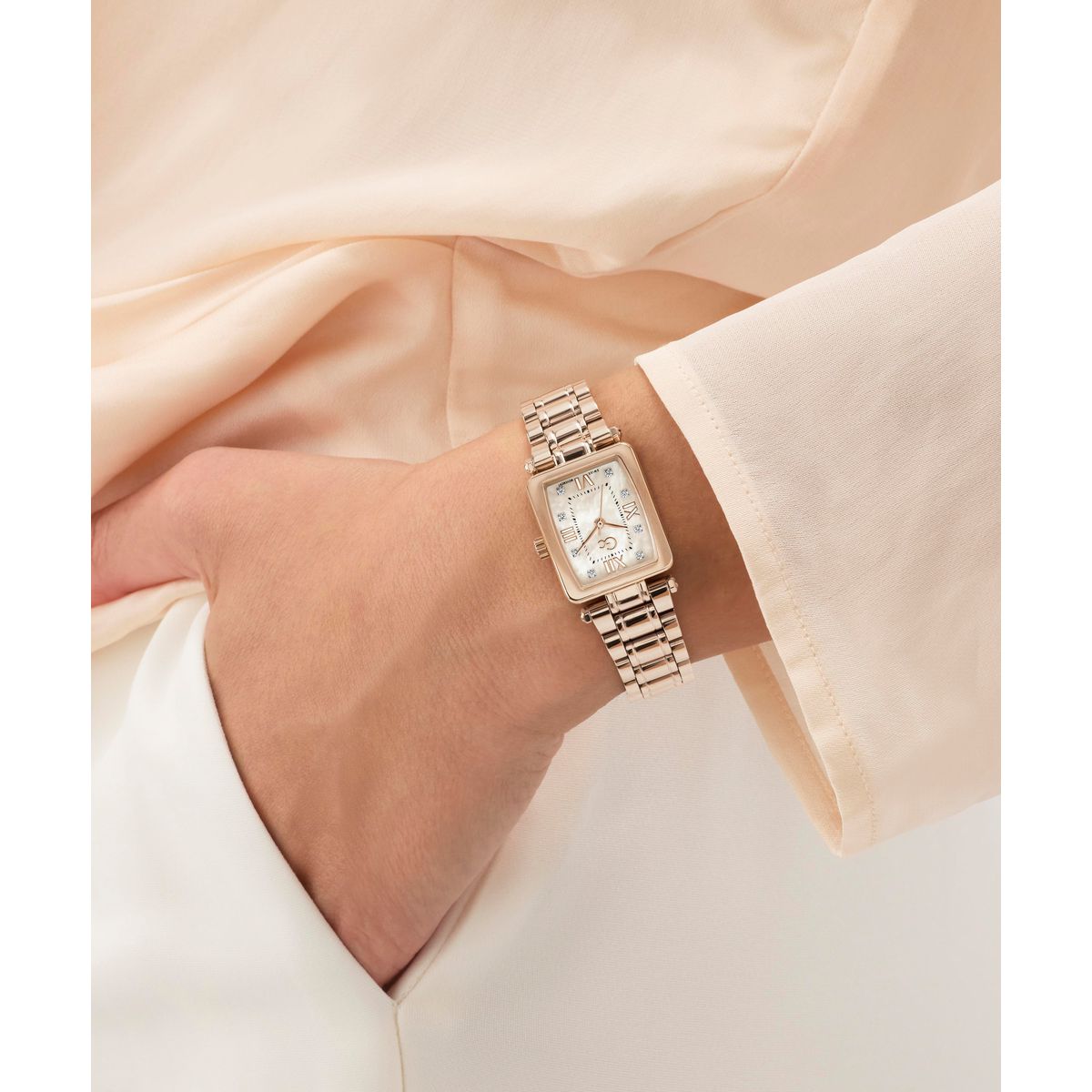 Gc Rectangle 21mm Rose Gold Dial Analog Women Watch - Z71005L3