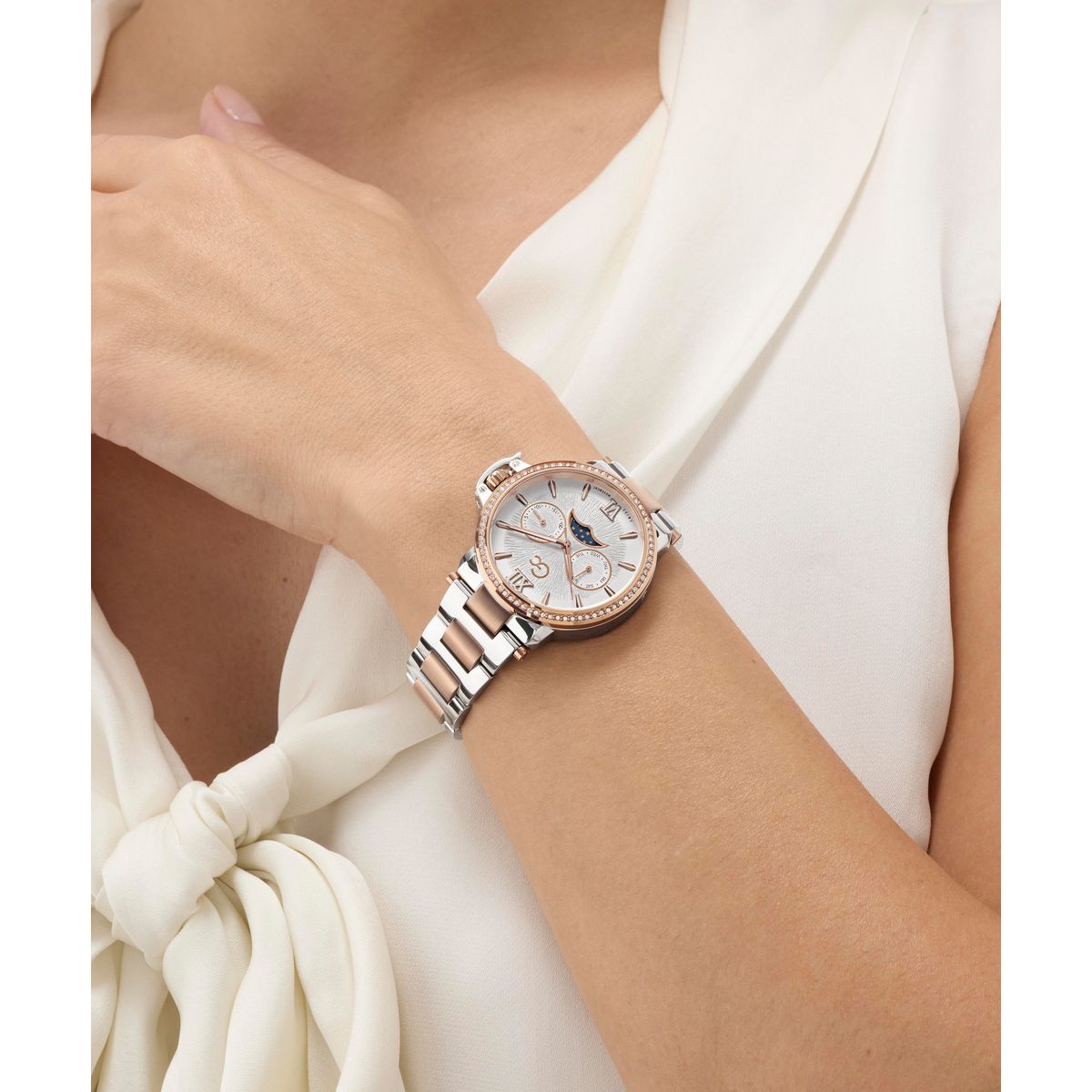 Gc Round 36mm White Dial Analog Women Watch - Z69002L1