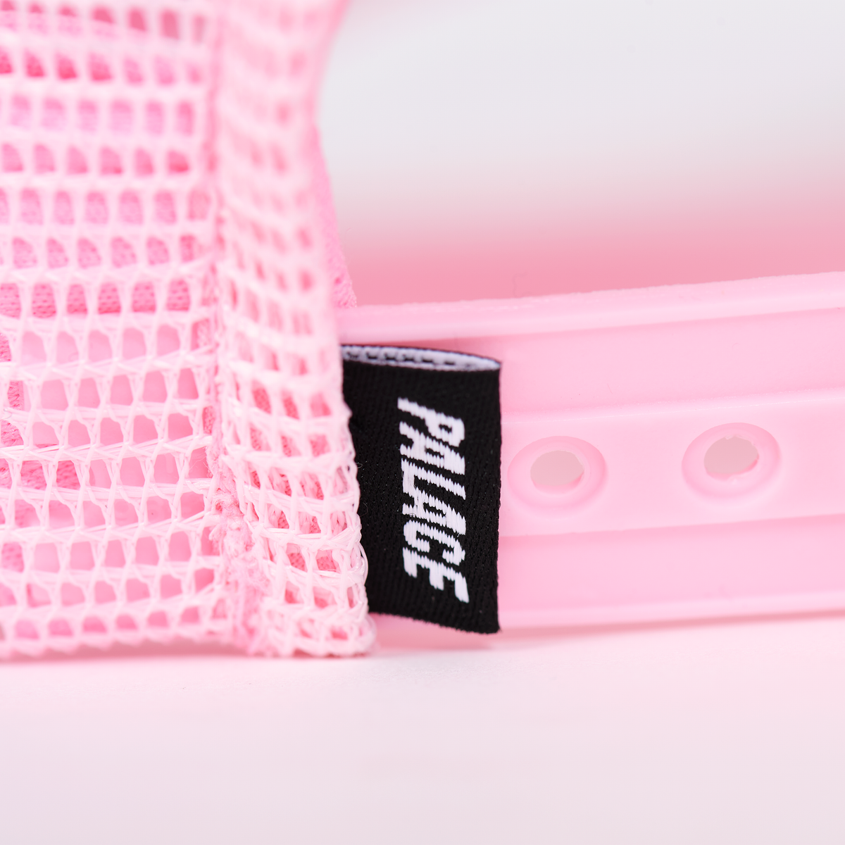 Palace Skateboards Betty BOOP Trucker Chill PINK