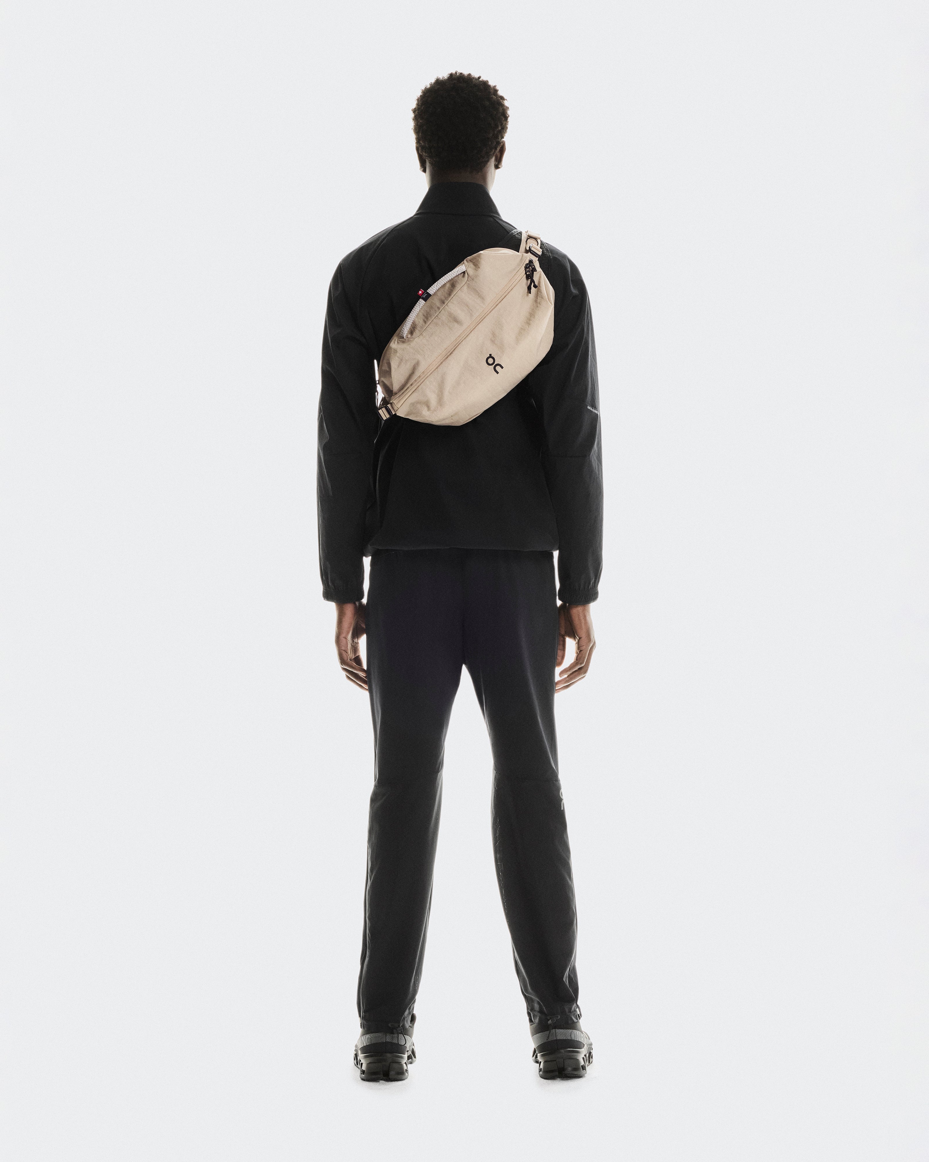 On Sling Pack 9L Sand | Black