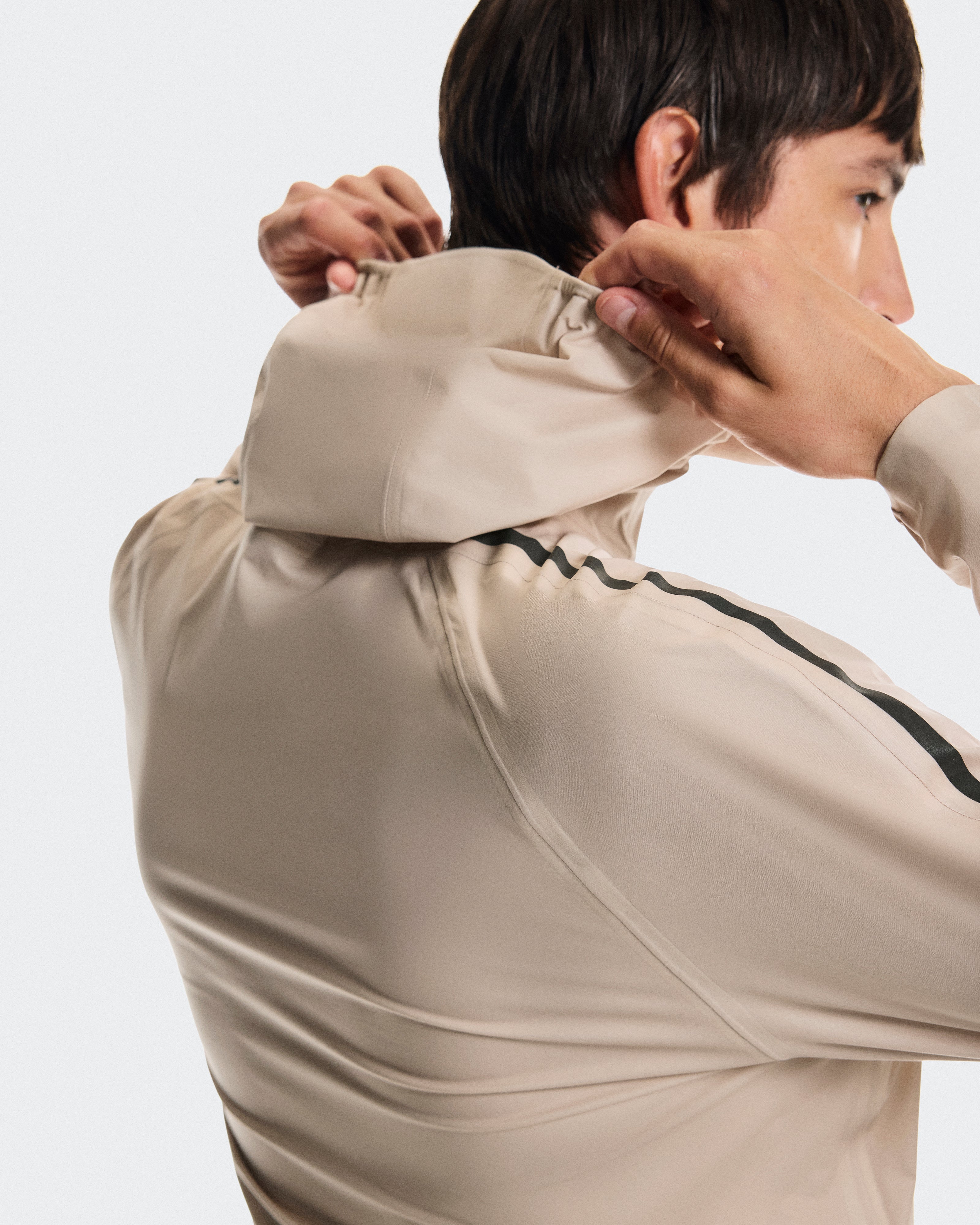 On Performance Jacket Waterproof Desert