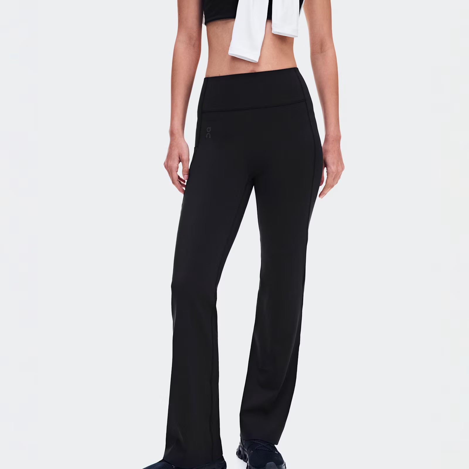 On Studio Flared Pants 30" Black (Women'S)