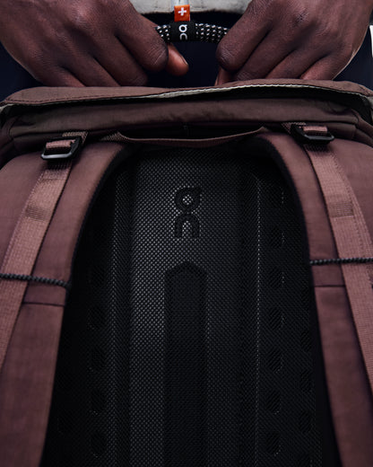 On Speed Pack 24L Elite Cacao | Black